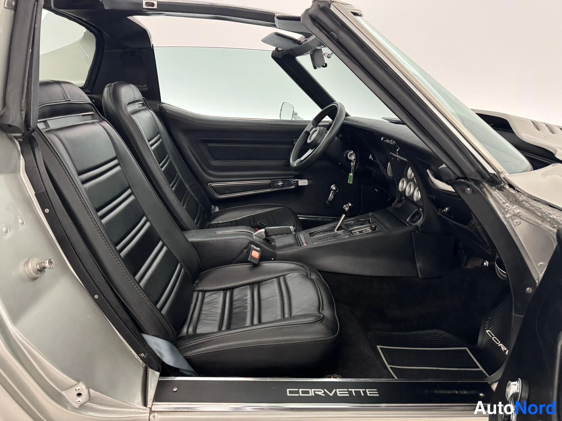 Hopea Chevrolet Corvette 1973, etuistuimet, kuva 19
