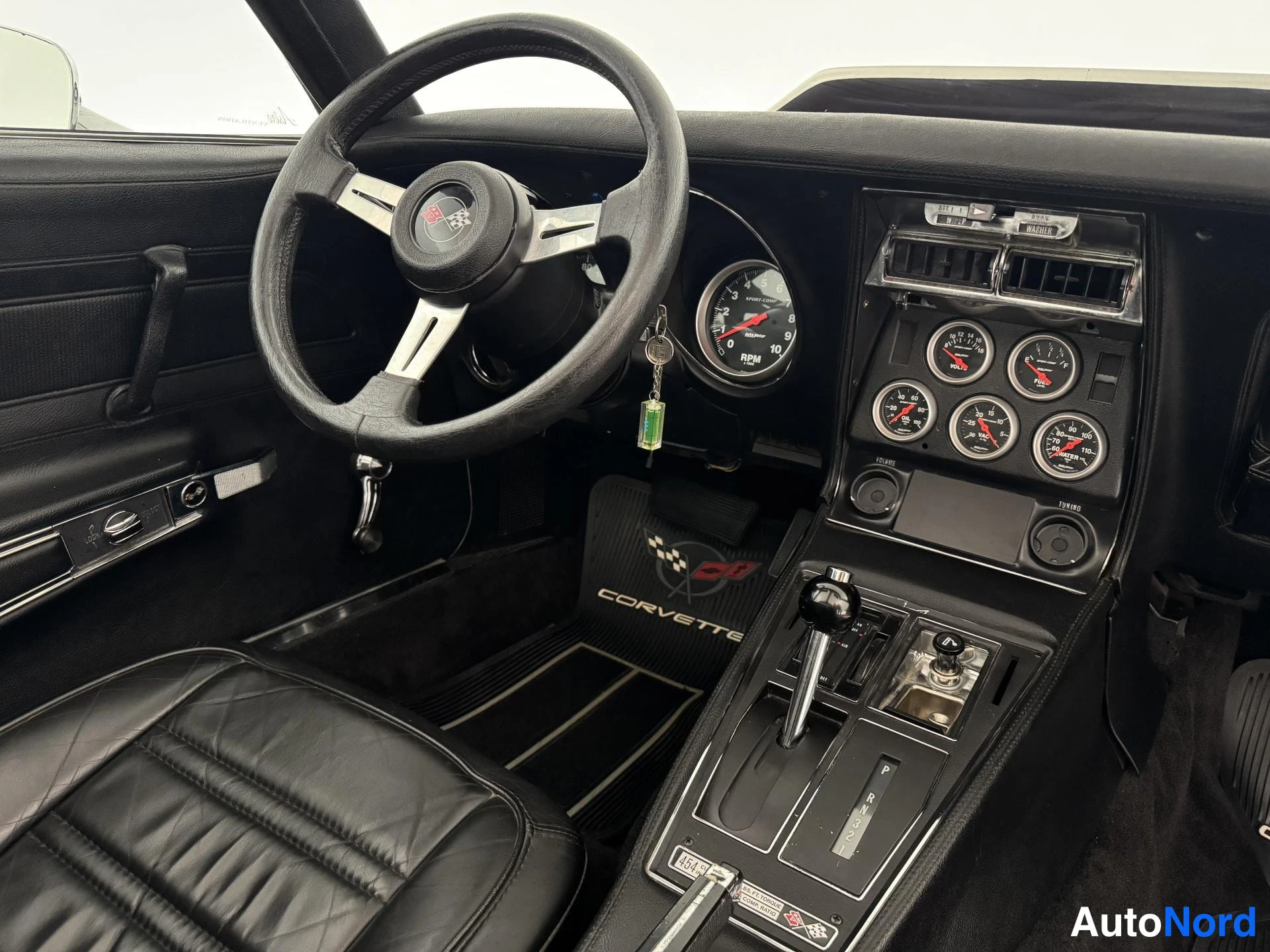 Hopea Chevrolet Corvette 1973, ohjaamo, kuva 12