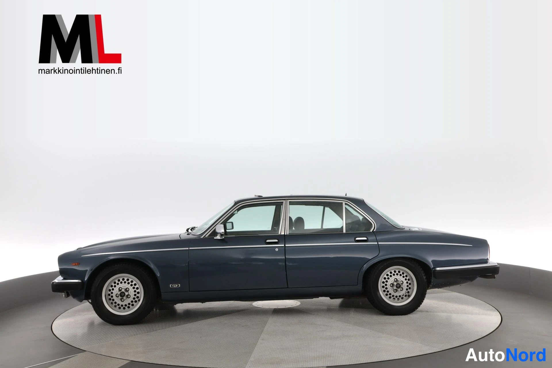 Sininen Daimler Double Six 1988, sivulta, kuva 4