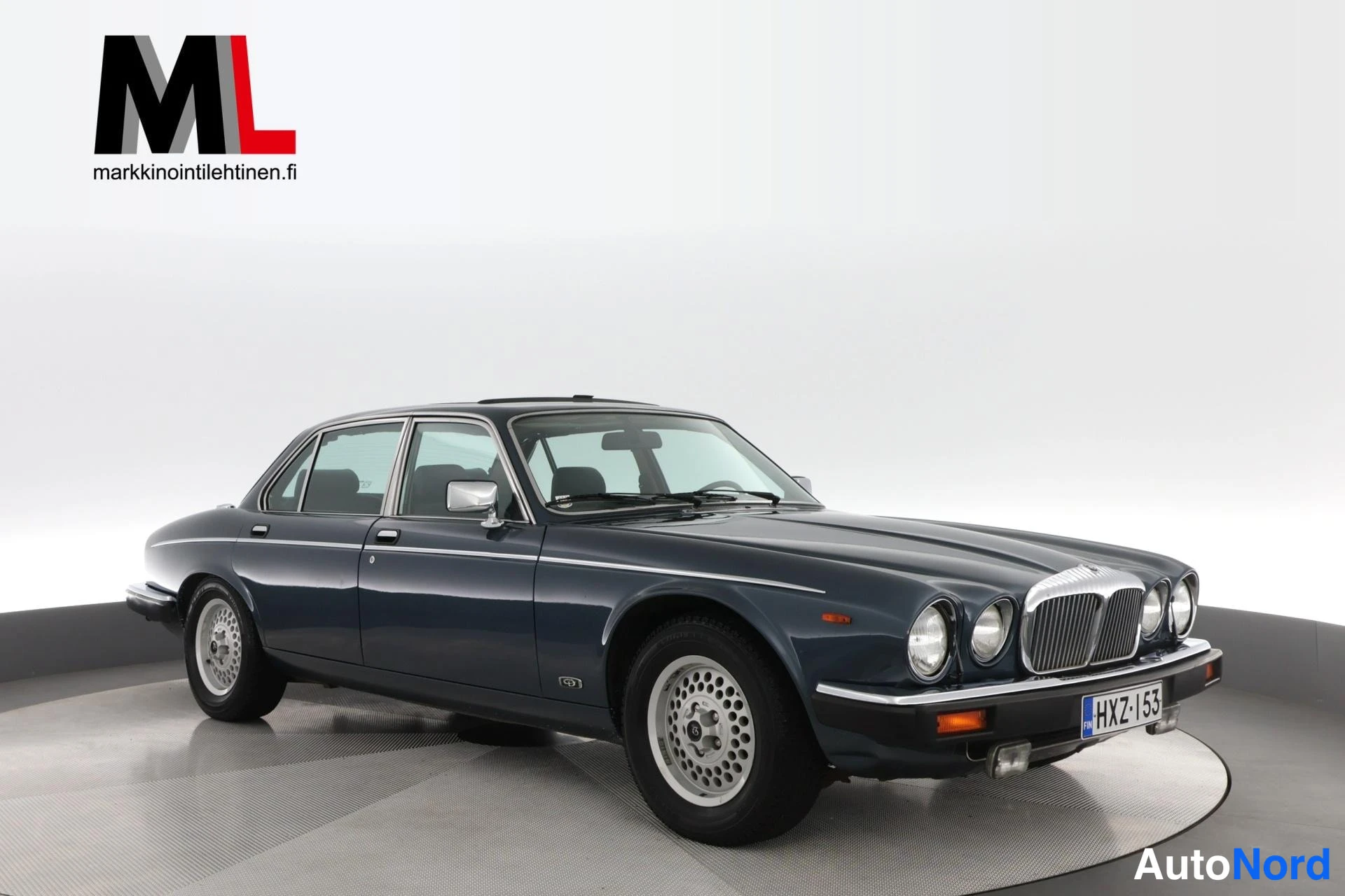 Sininen Daimler Double Six 1988, etuviisto, keula oikealle, kuva 2