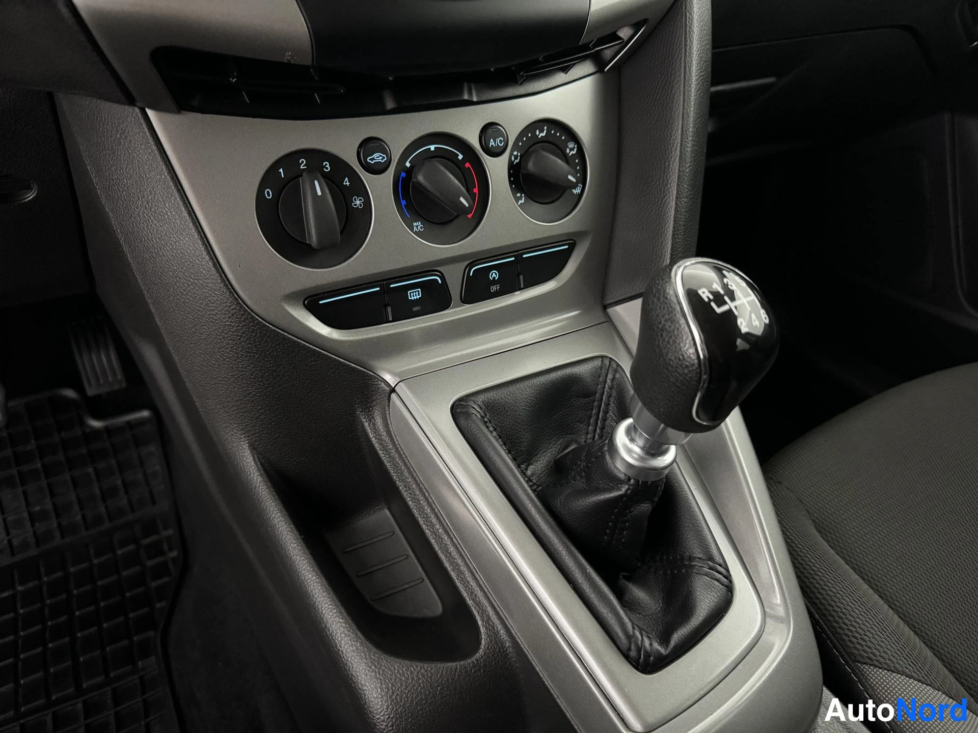 Musta Ford Focus 2013, yksityiskohta, kuva 25