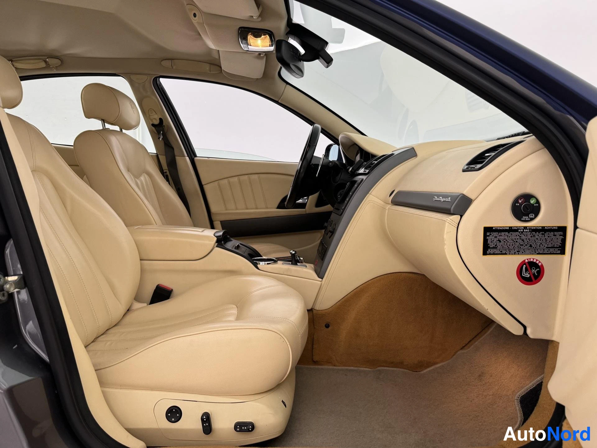 Hopea Maserati Quattroporte 2005, ohjaamo, kuva 14