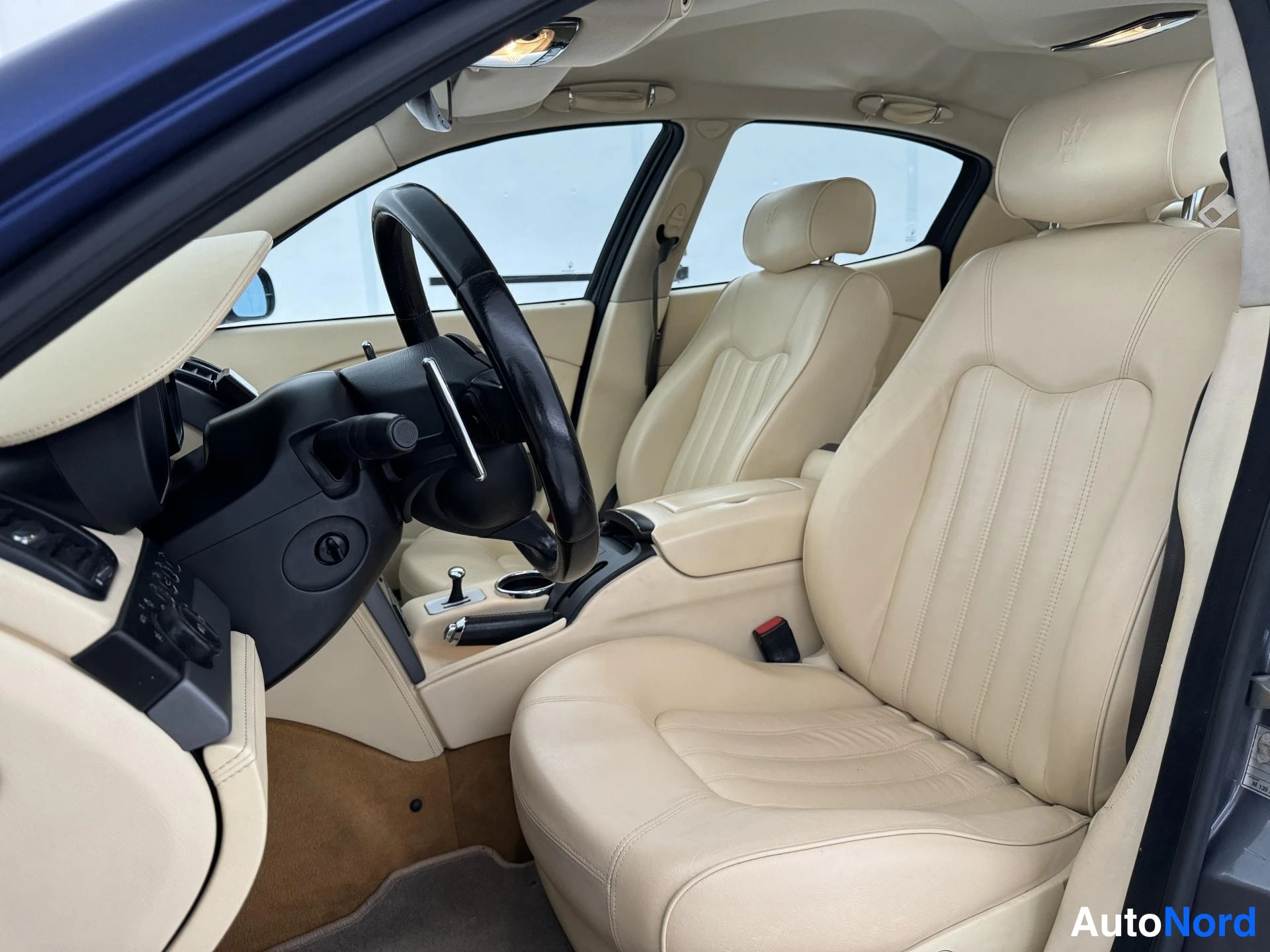 Hopea Maserati Quattroporte 2005, ohjaamo, kuva 15