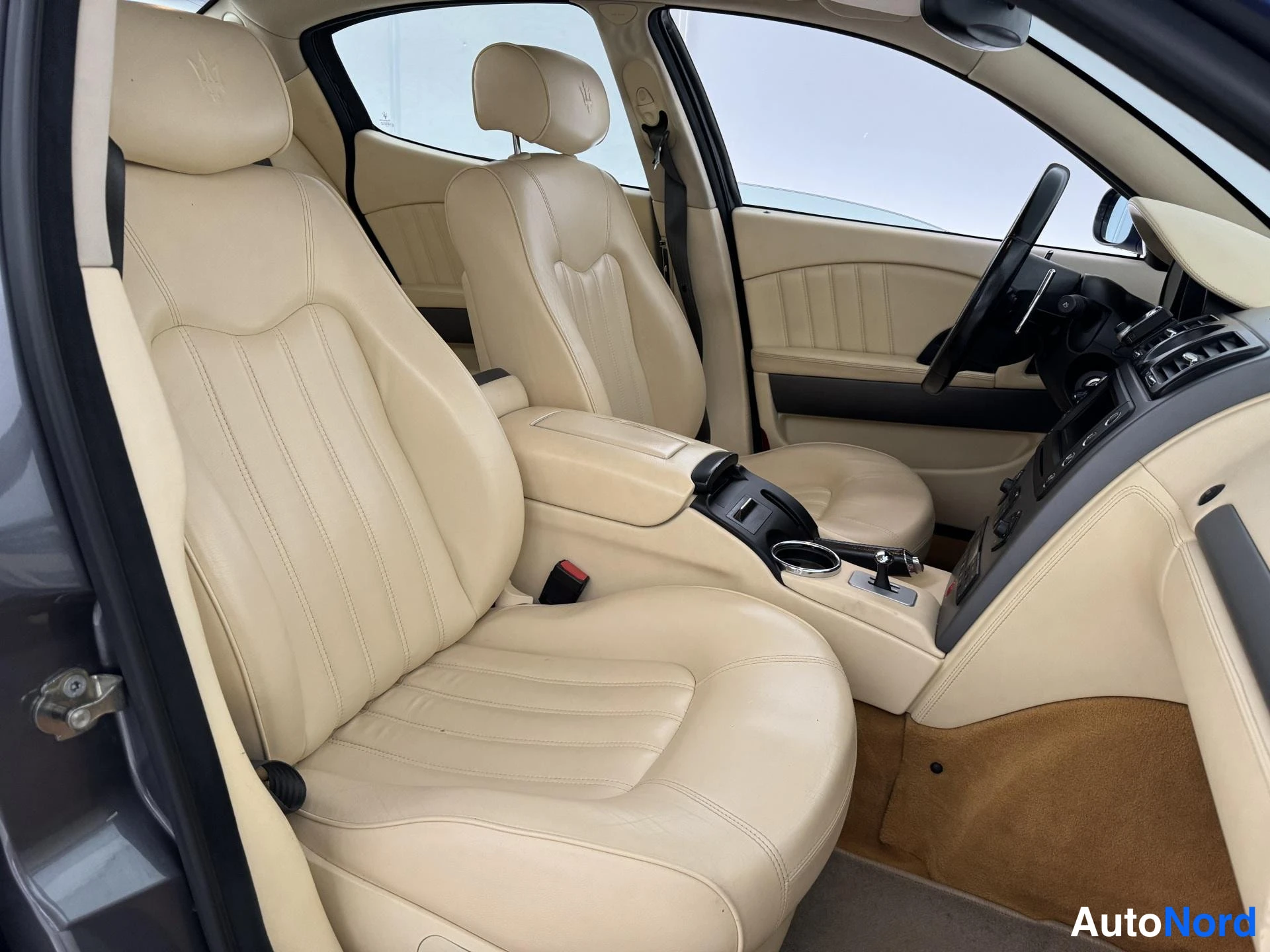 Hopea Maserati Quattroporte 2005, ohjaamo, kuva 16
