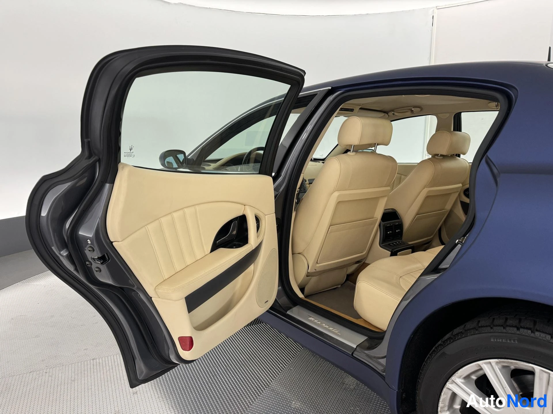 Hopea Maserati Quattroporte 2005, takaistuimet, kuva 22