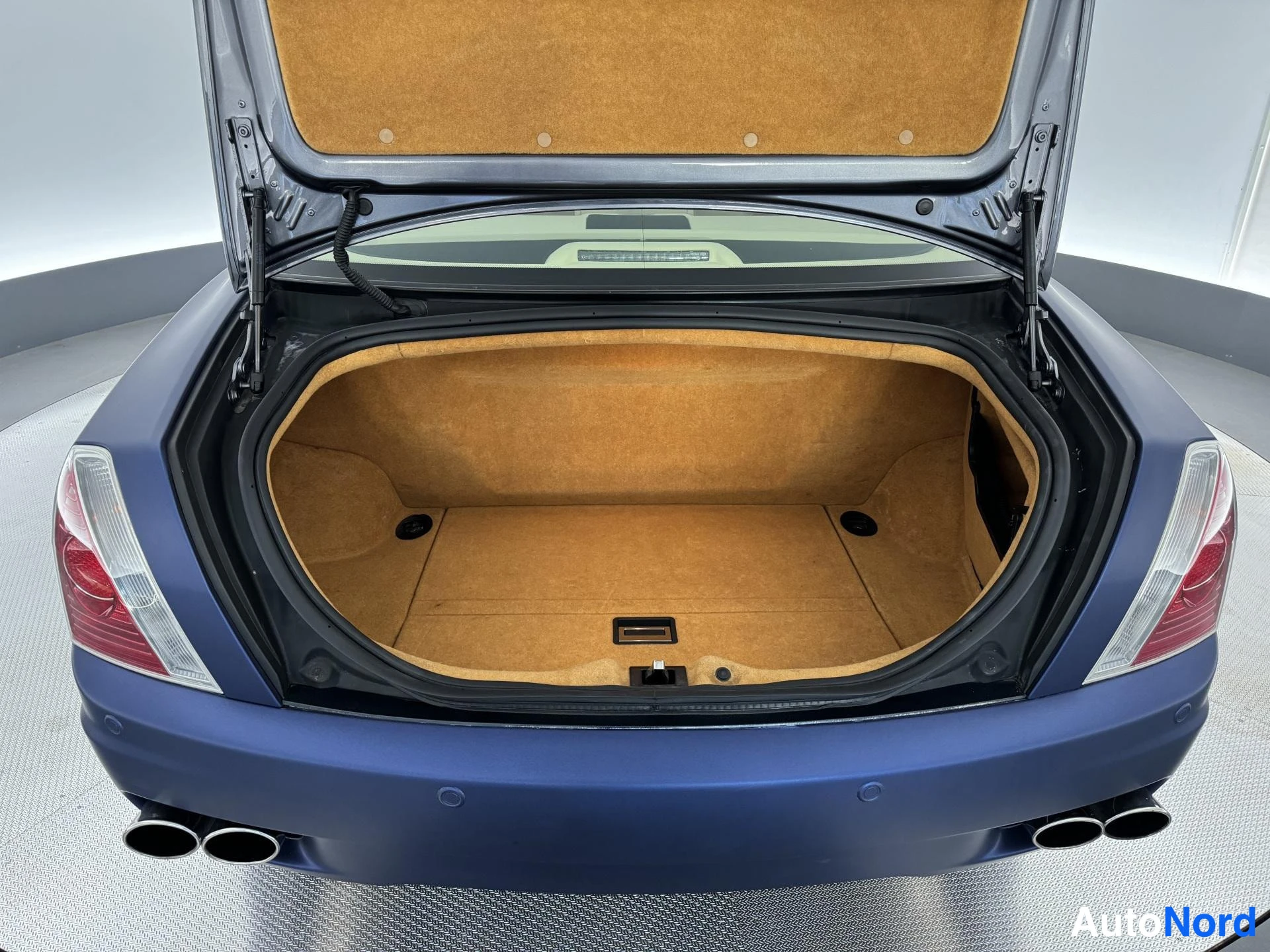 Hopea Maserati Quattroporte 2005, takaa, kuva 8