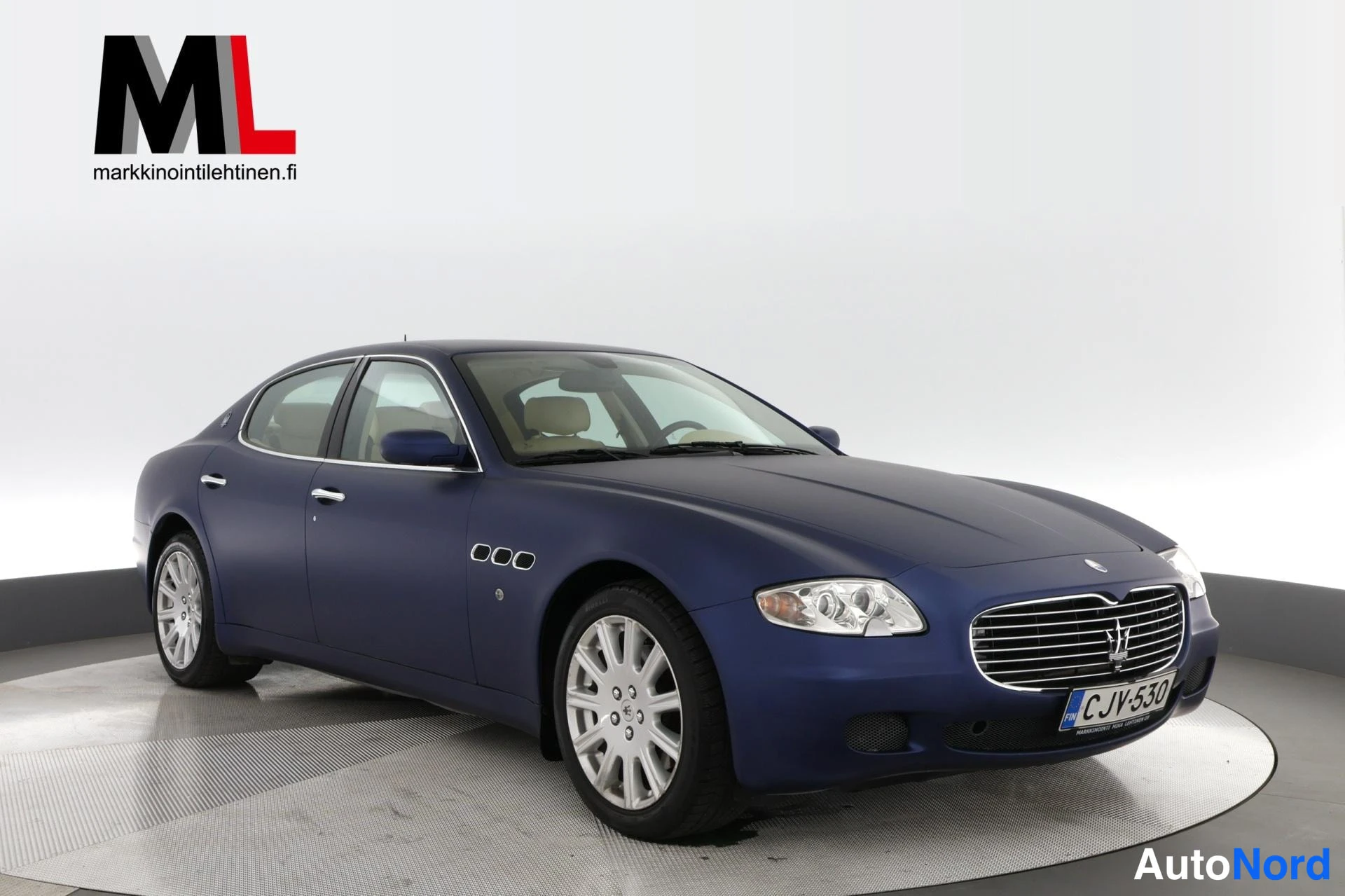 Hopea Maserati Quattroporte 2005, etuviisto, keula oikealle, kuva 2