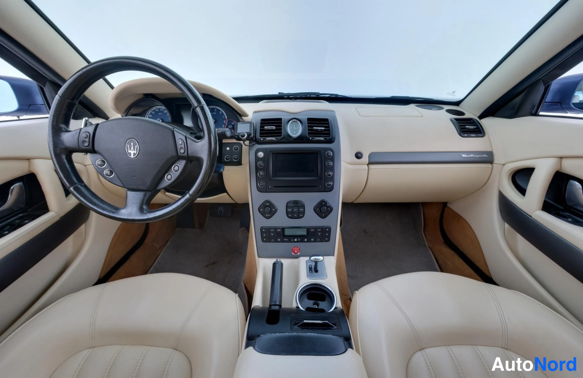 Hopea Maserati Quattroporte 2005, ohjaamo, kuva 9