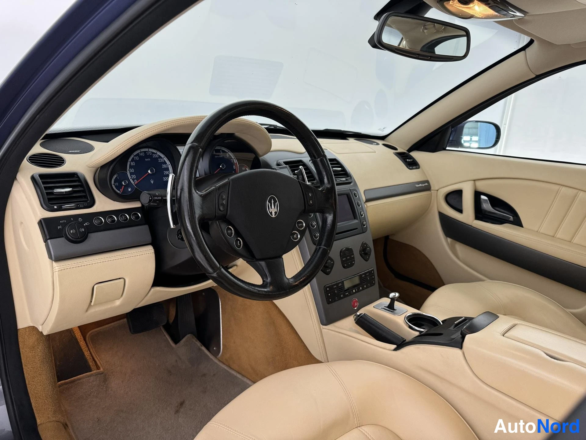 Hopea Maserati Quattroporte 2005, ohjaamo, kuva 11