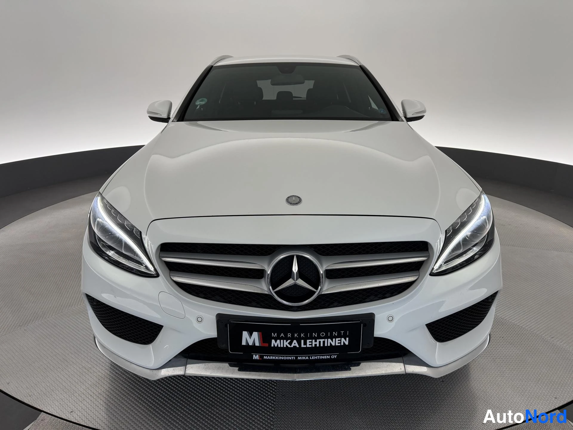Valkoinen Mercedes-Benz C 250 CDI 4MATIC 2015, edestä, kuva 4