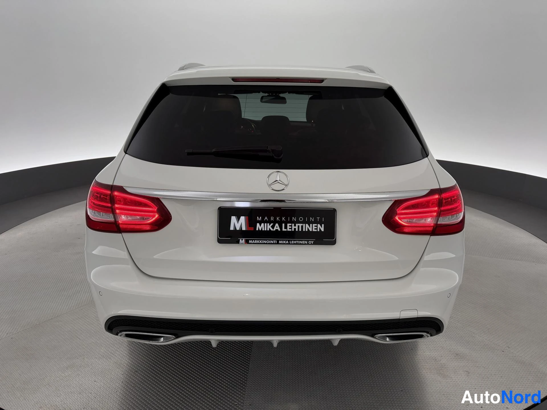Valkoinen Mercedes-Benz C 250 CDI 4MATIC 2015, takaa, kuva 10