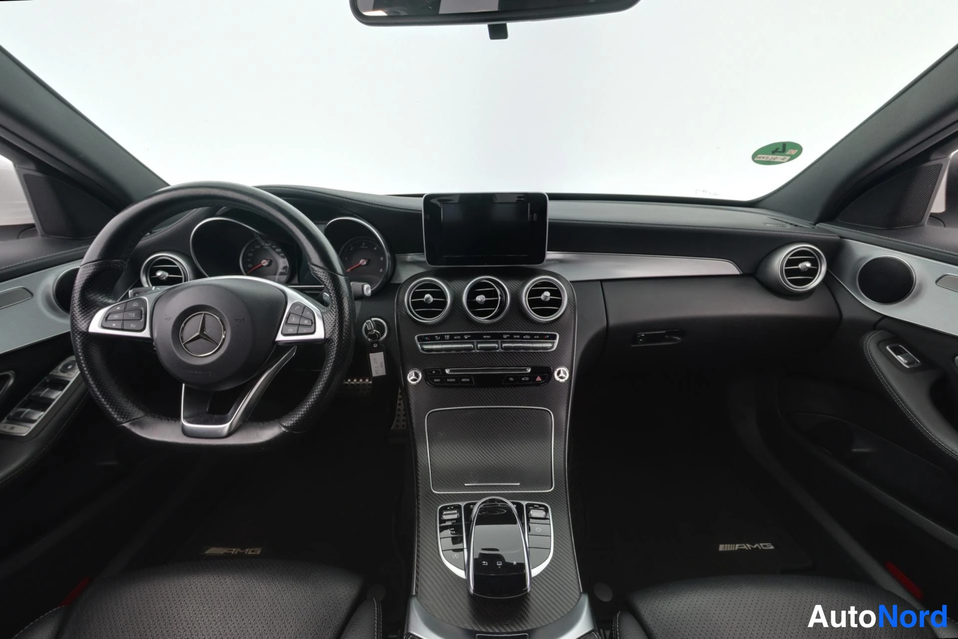 Valkoinen Mercedes-Benz C 250 CDI 4MATIC 2015, ohjaamo, kuva 11