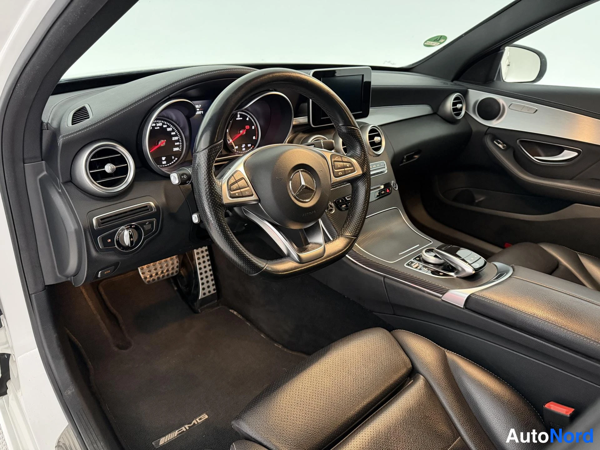 Valkoinen Mercedes-Benz C 250 CDI 4MATIC 2015, ohjaamo, kuva 12
