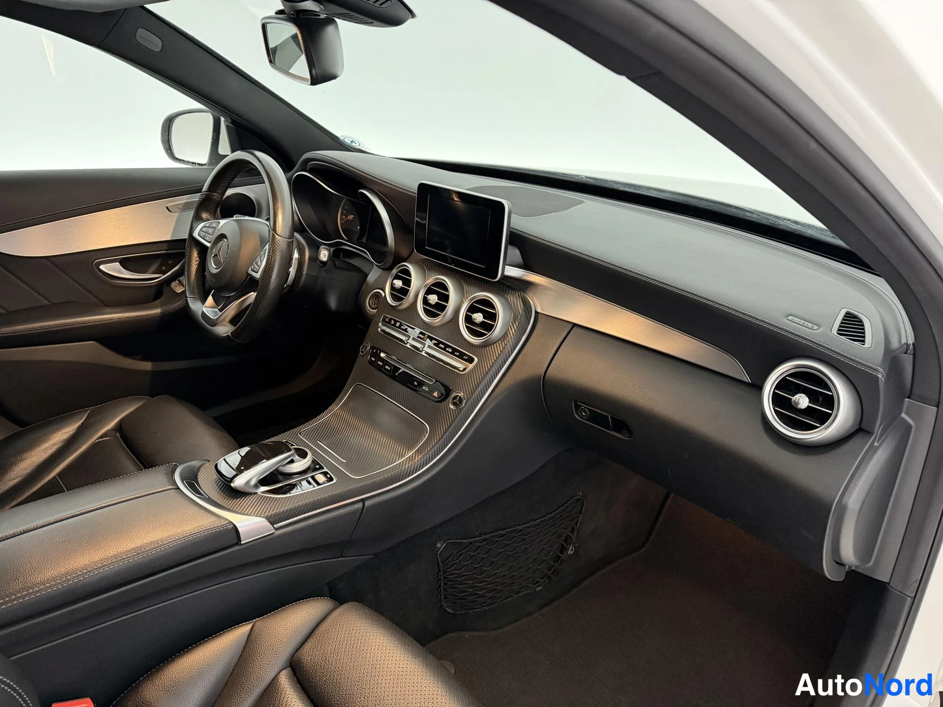 Valkoinen Mercedes-Benz C 250 CDI 4MATIC 2015, ohjaamo, kuva 13