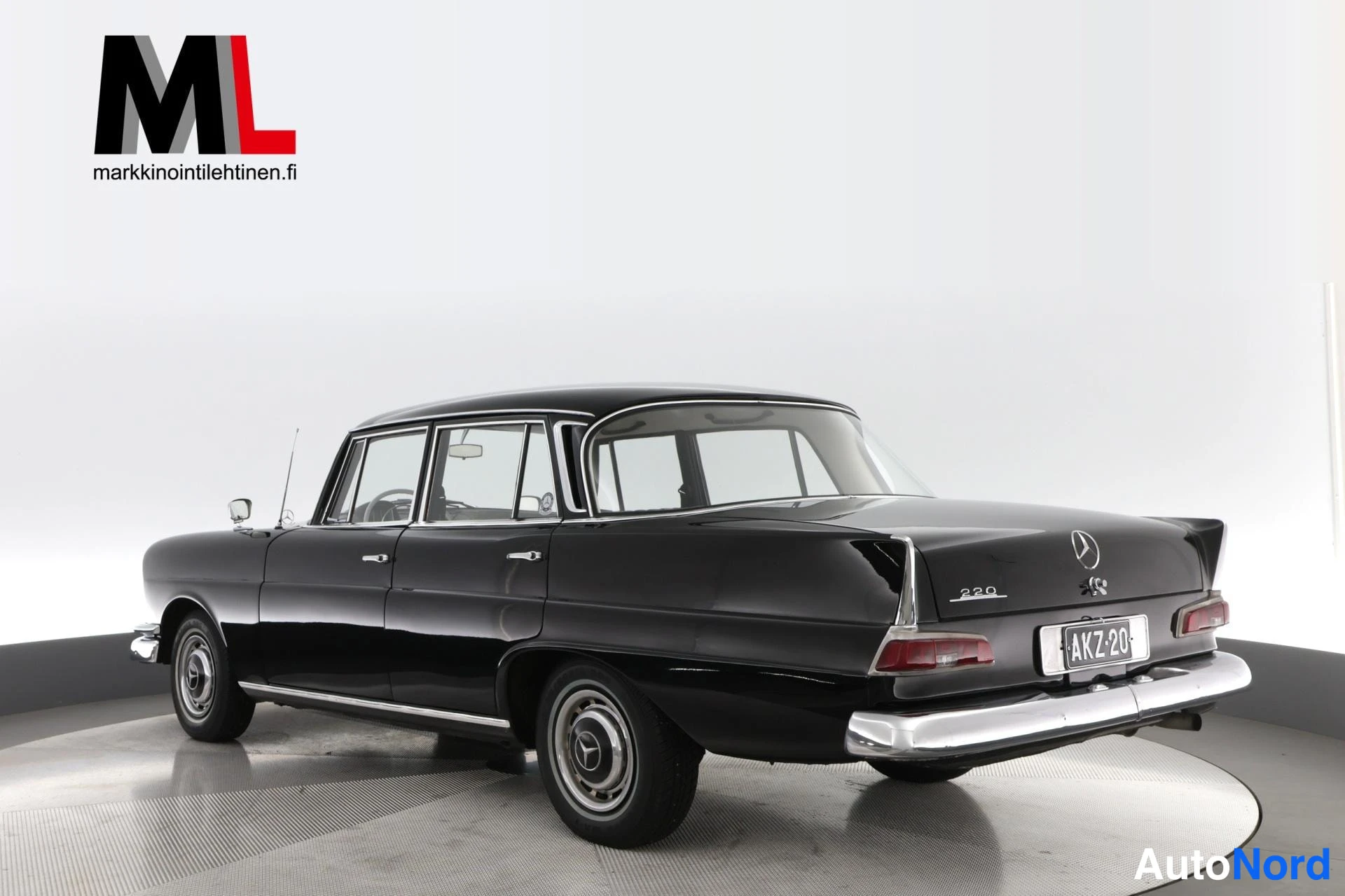 Musta Mercedes-Benz S 220 1964, takaviisto, kuva 8