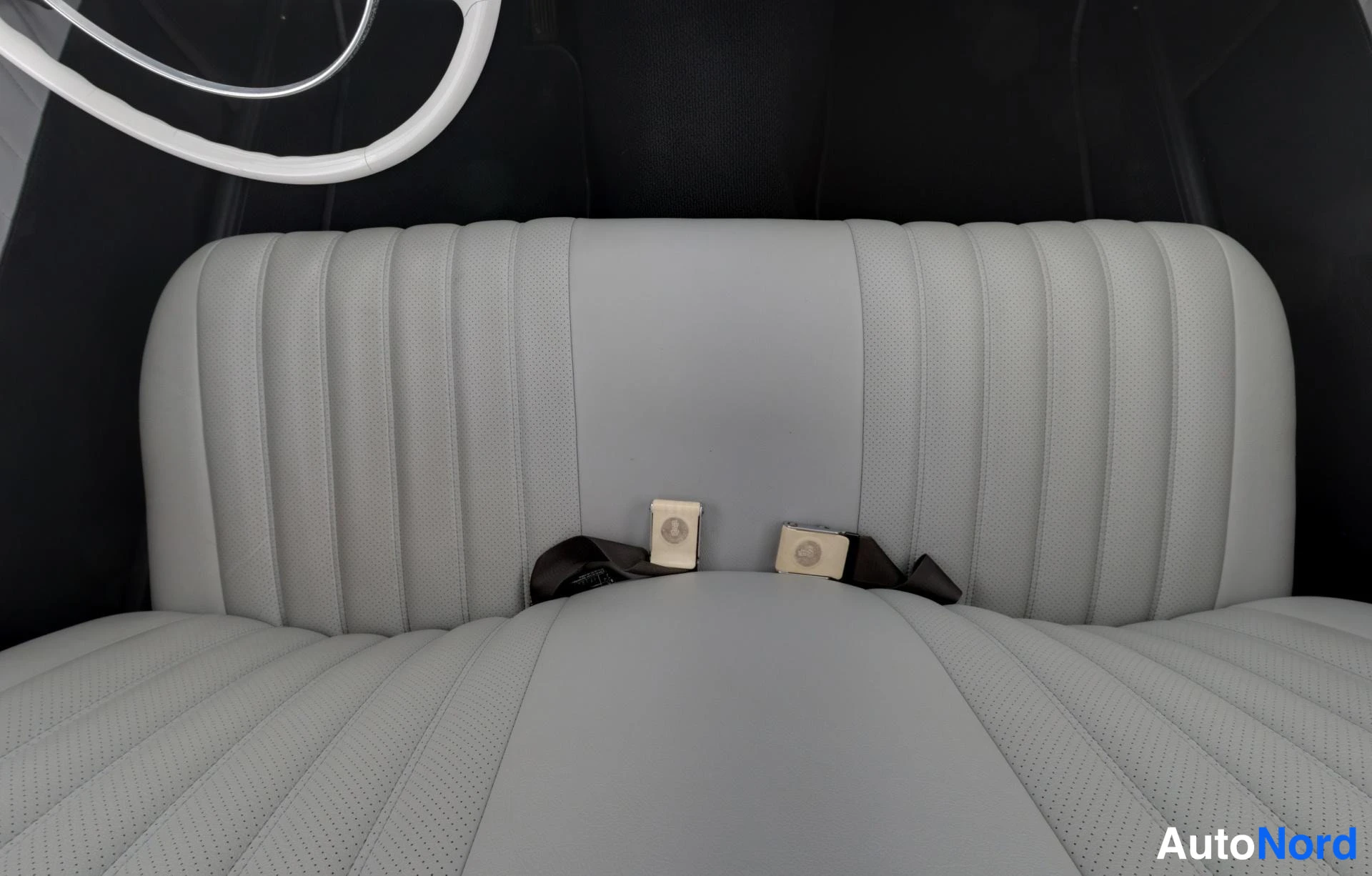 Musta Mercedes-Benz S 220 1964, takaistuimet, kuva 27