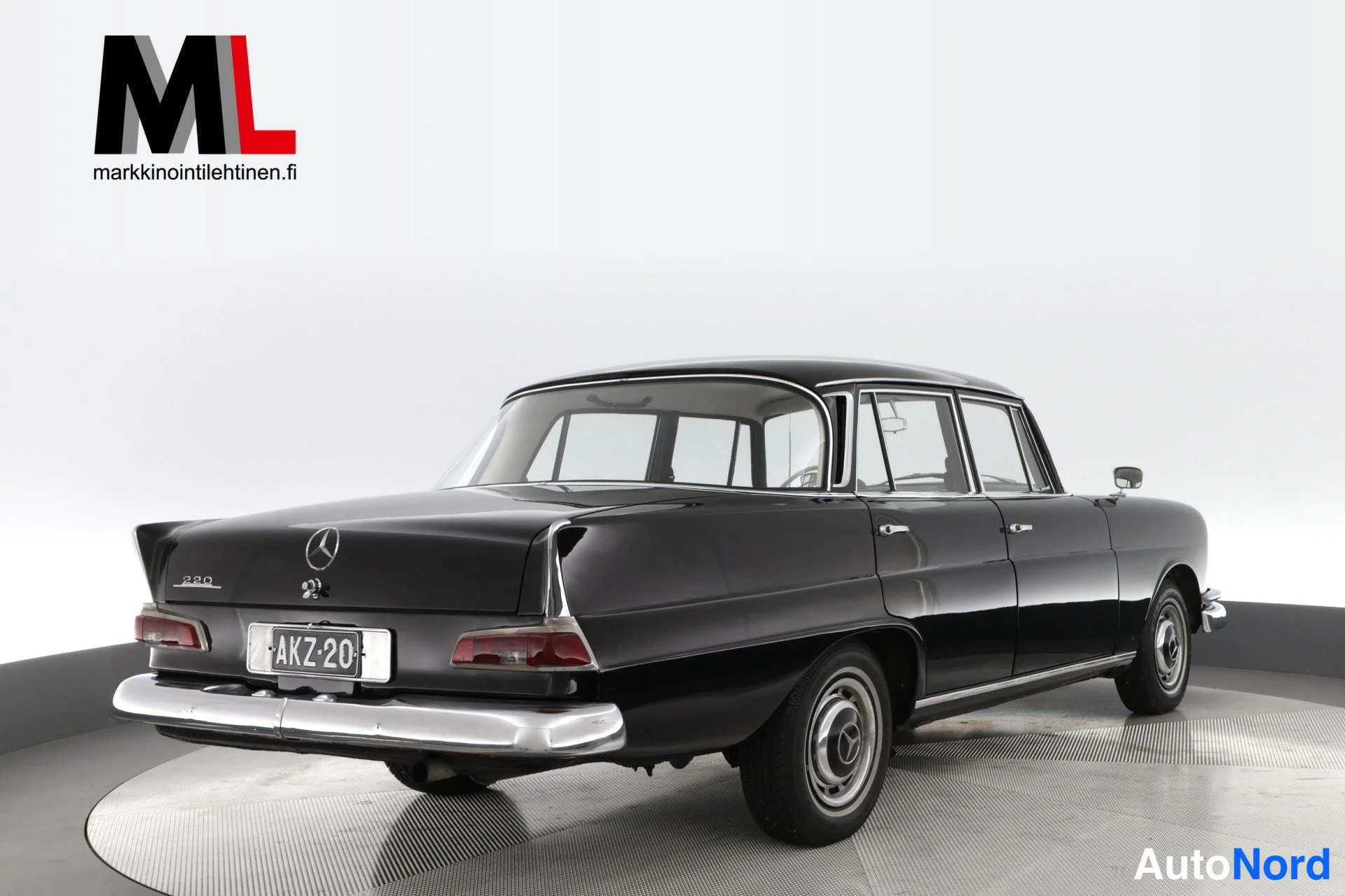 Musta Mercedes-Benz S 220 1964, takaviisto, kuva 7