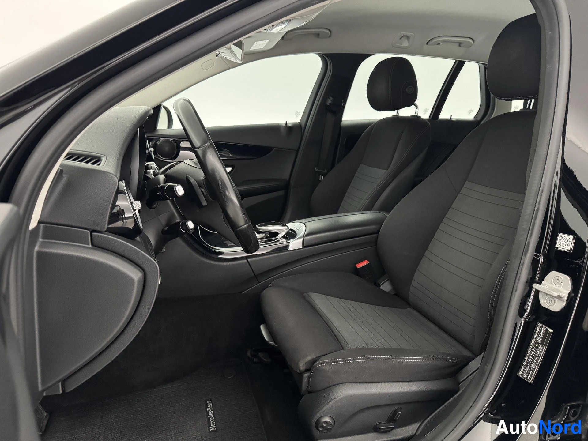 Musta Mercedes-Benz C 180 BlueTEC 2015, etuistuimet, kuva 15