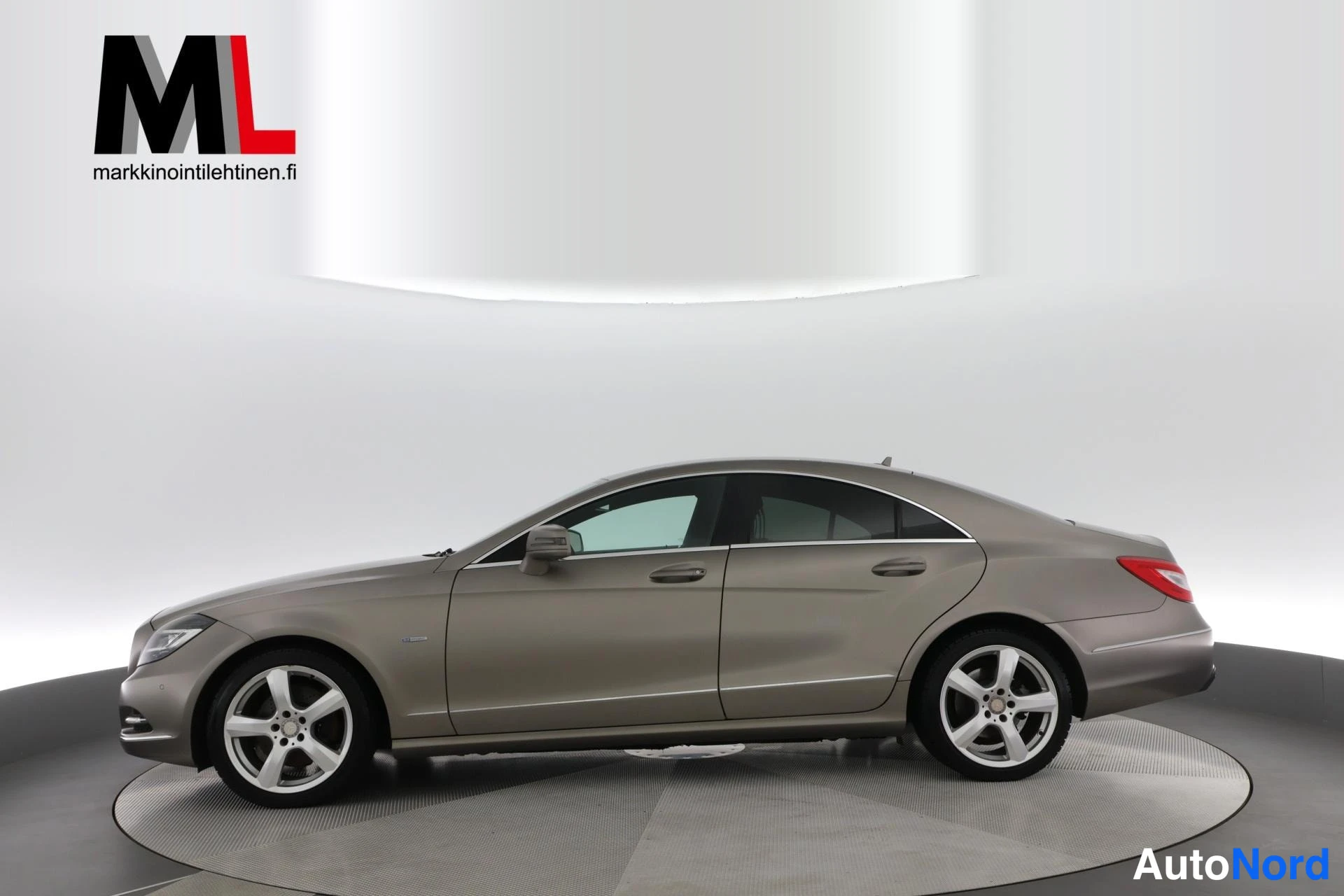 Harmaa Mercedes-Benz CLS 350 CDI 2011, sivulta, kuva 4