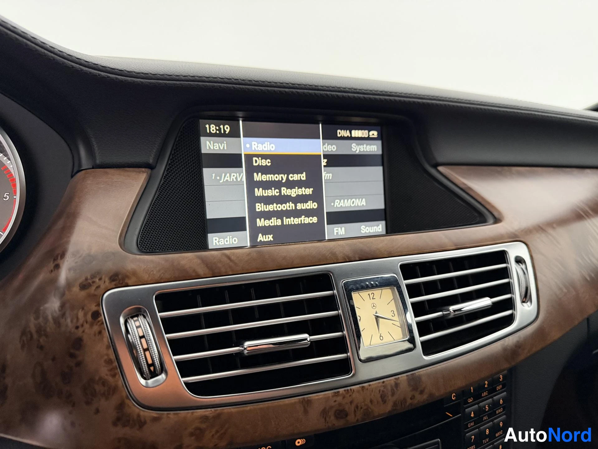 Harmaa Mercedes-Benz CLS 350 CDI 2011, yksityiskohta, kuva 24