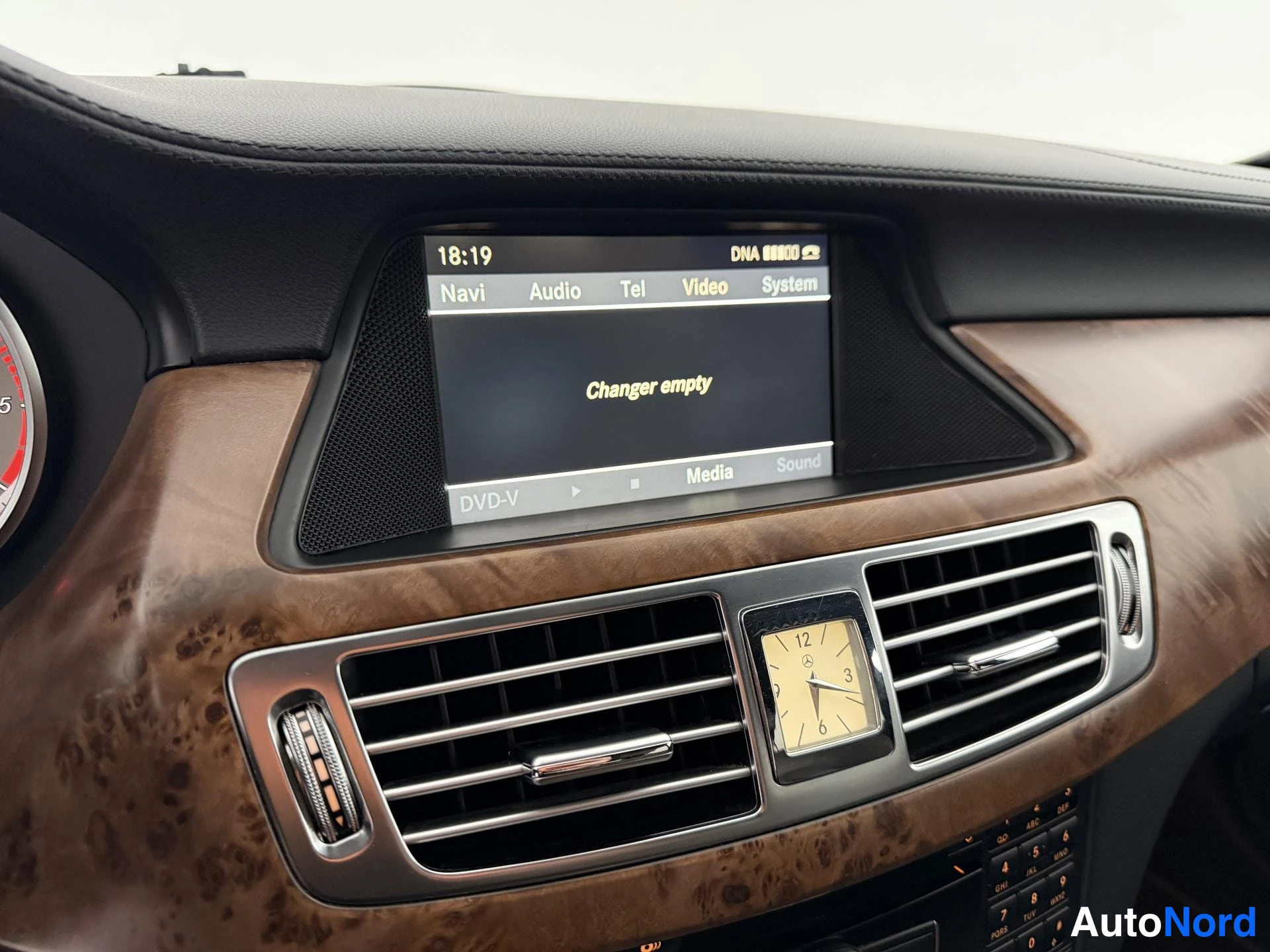 Harmaa Mercedes-Benz CLS 350 CDI 2011, yksityiskohta, kuva 26