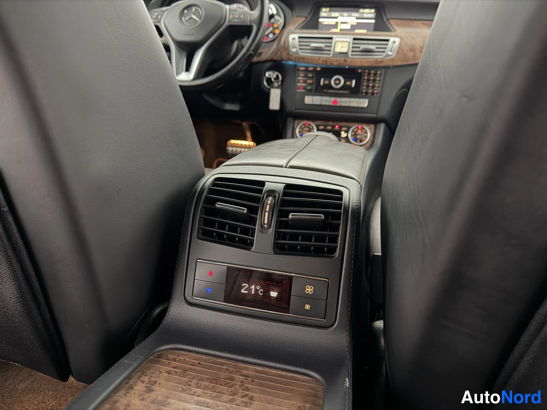 Harmaa Mercedes-Benz CLS 350 CDI 2011, ohjaamo, kuva 13