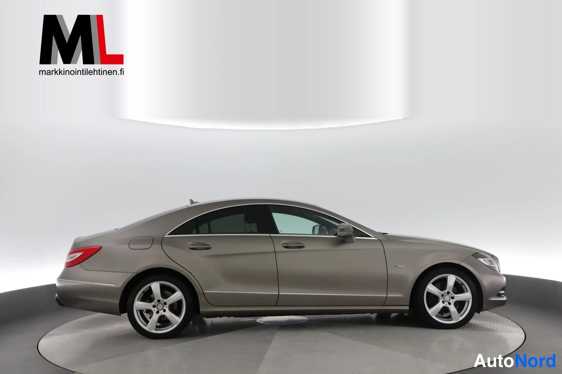 Harmaa Mercedes-Benz CLS 350 CDI 2011, sivulta, kuva 5