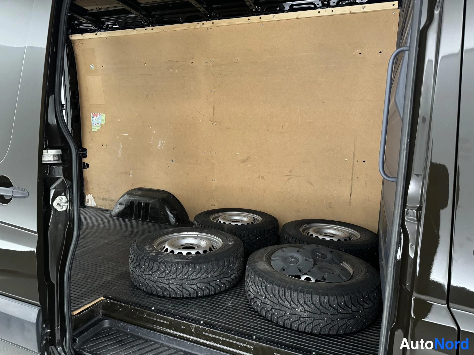 Ruskea Mercedes-Benz Sprinter 314 CDI 2017, tavaratila, kuva 14