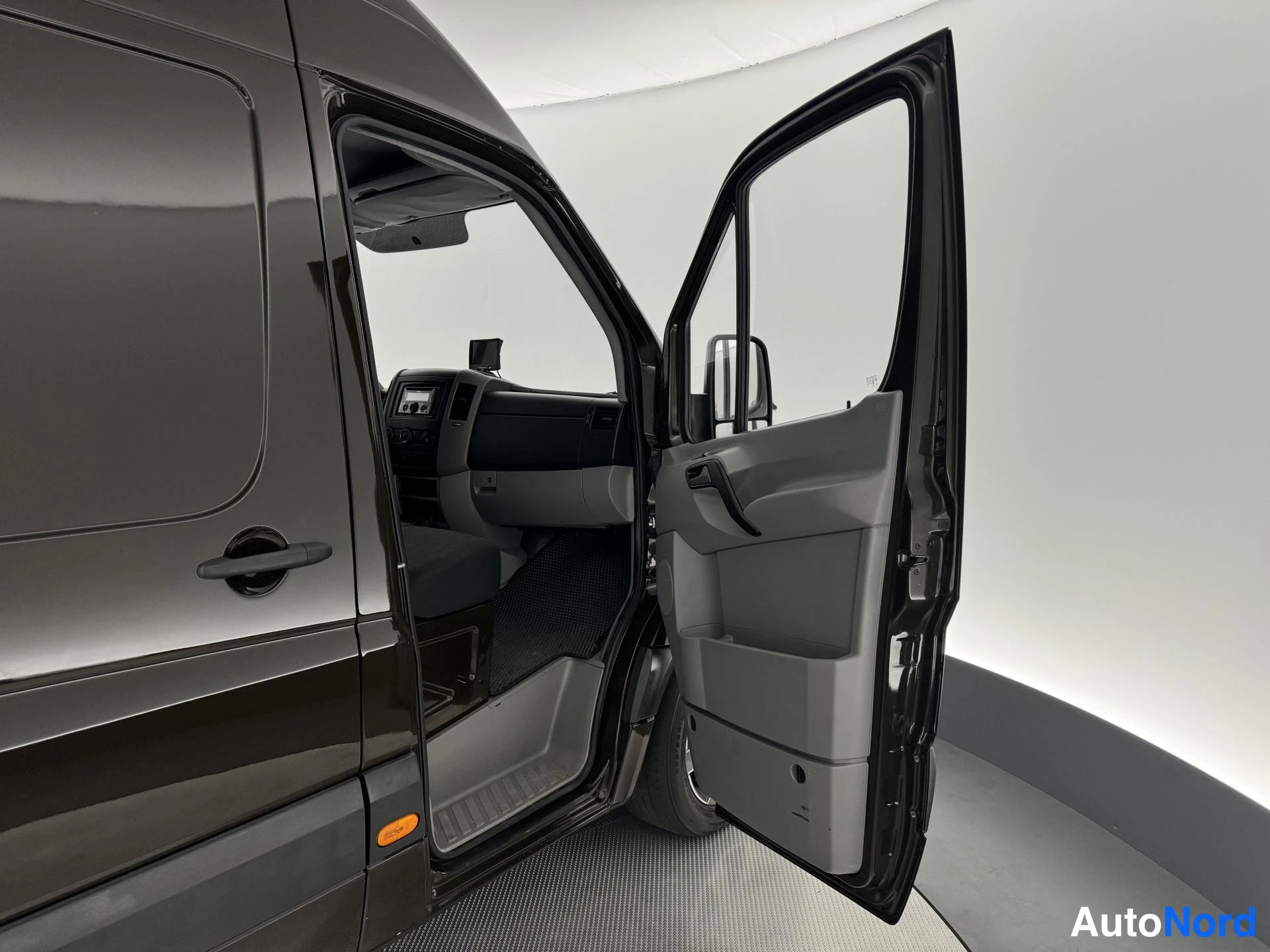 Ruskea Mercedes-Benz Sprinter 314 CDI 2017, sivulta, kuva 5