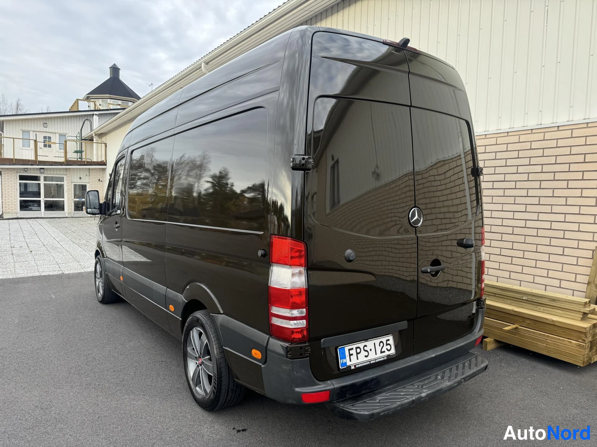 Ruskea Mercedes-Benz Sprinter 314 CDI 2017, takaviisto, kuva 6