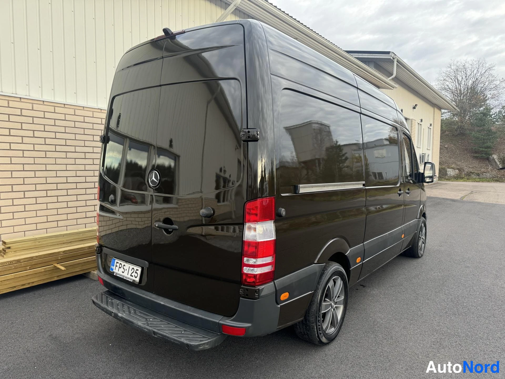 Ruskea Mercedes-Benz Sprinter 314 CDI 2017, takaviisto, kuva 7