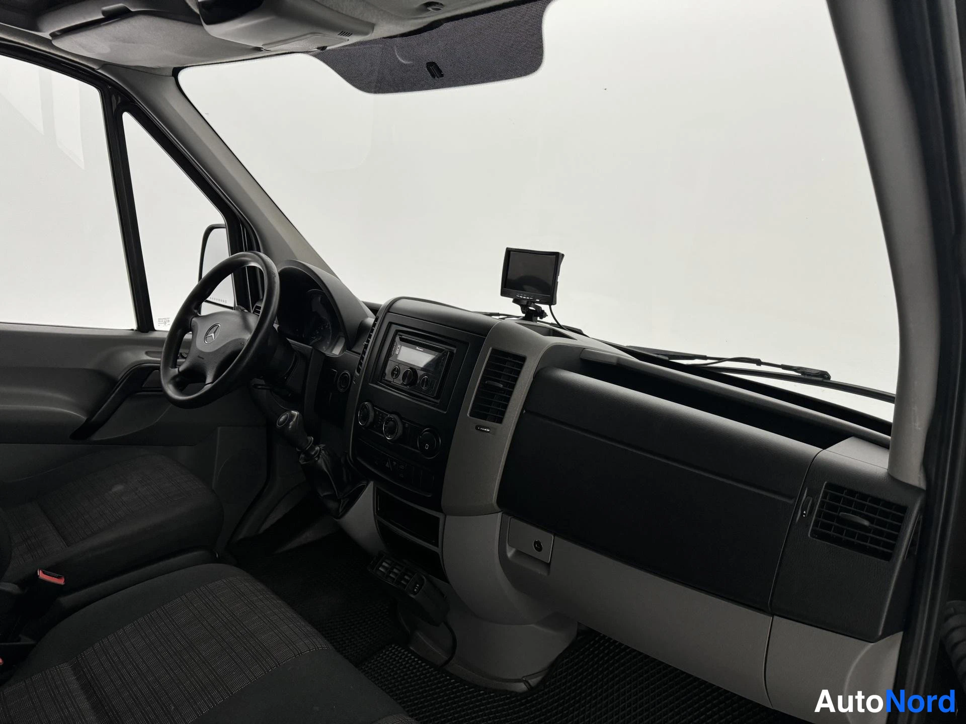 Ruskea Mercedes-Benz Sprinter 314 CDI 2017, ohjaamo, kuva 10