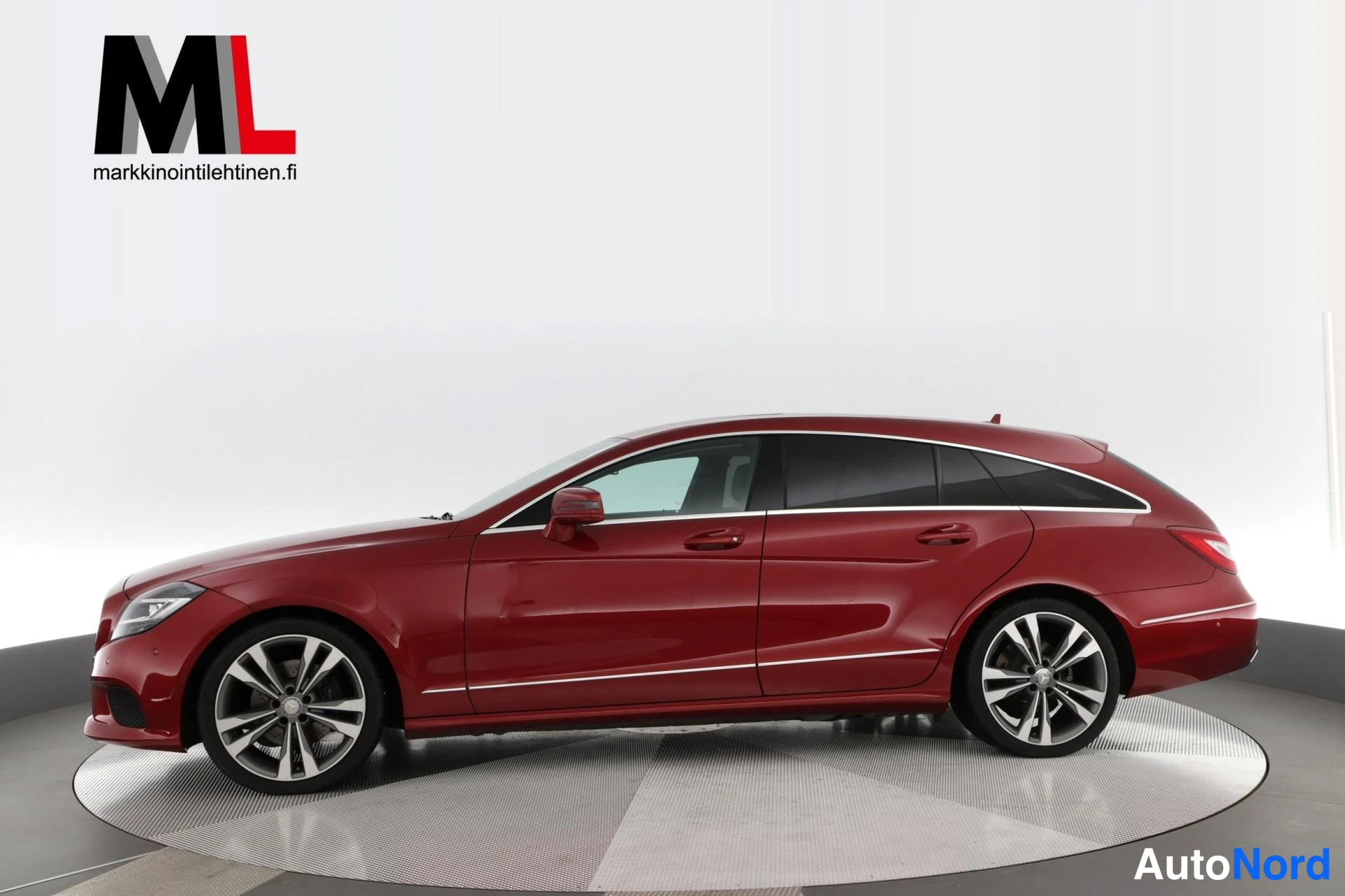 Punainen Mercedes-Benz CLS 220 d 2015, sivulta, kuva 3
