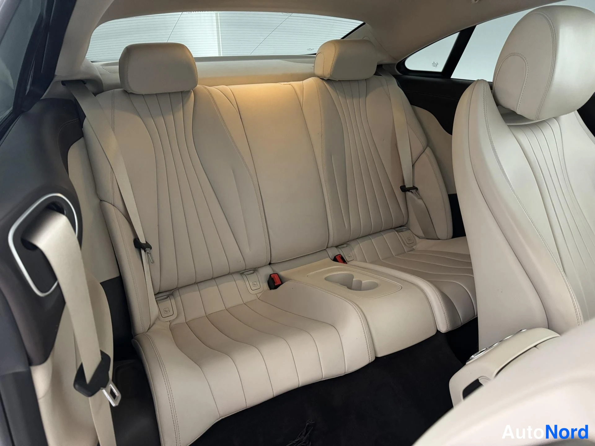 Vihreä Mercedes-Benz E 220 d 4MATIC 2017, takaistuimet, kuva 23