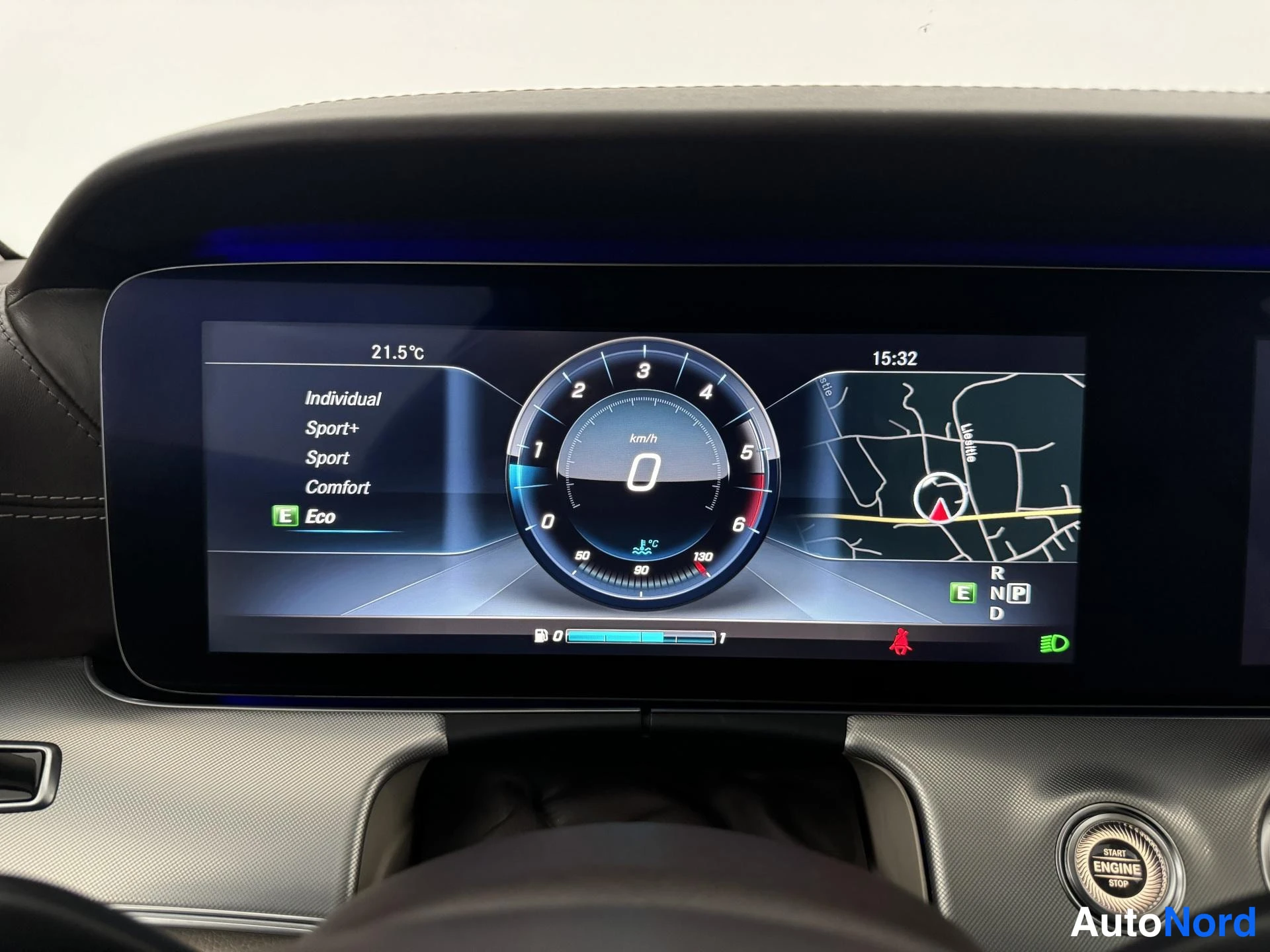 Vihreä Mercedes-Benz E 220 d 4MATIC 2017, yksityiskohta, kuva 25