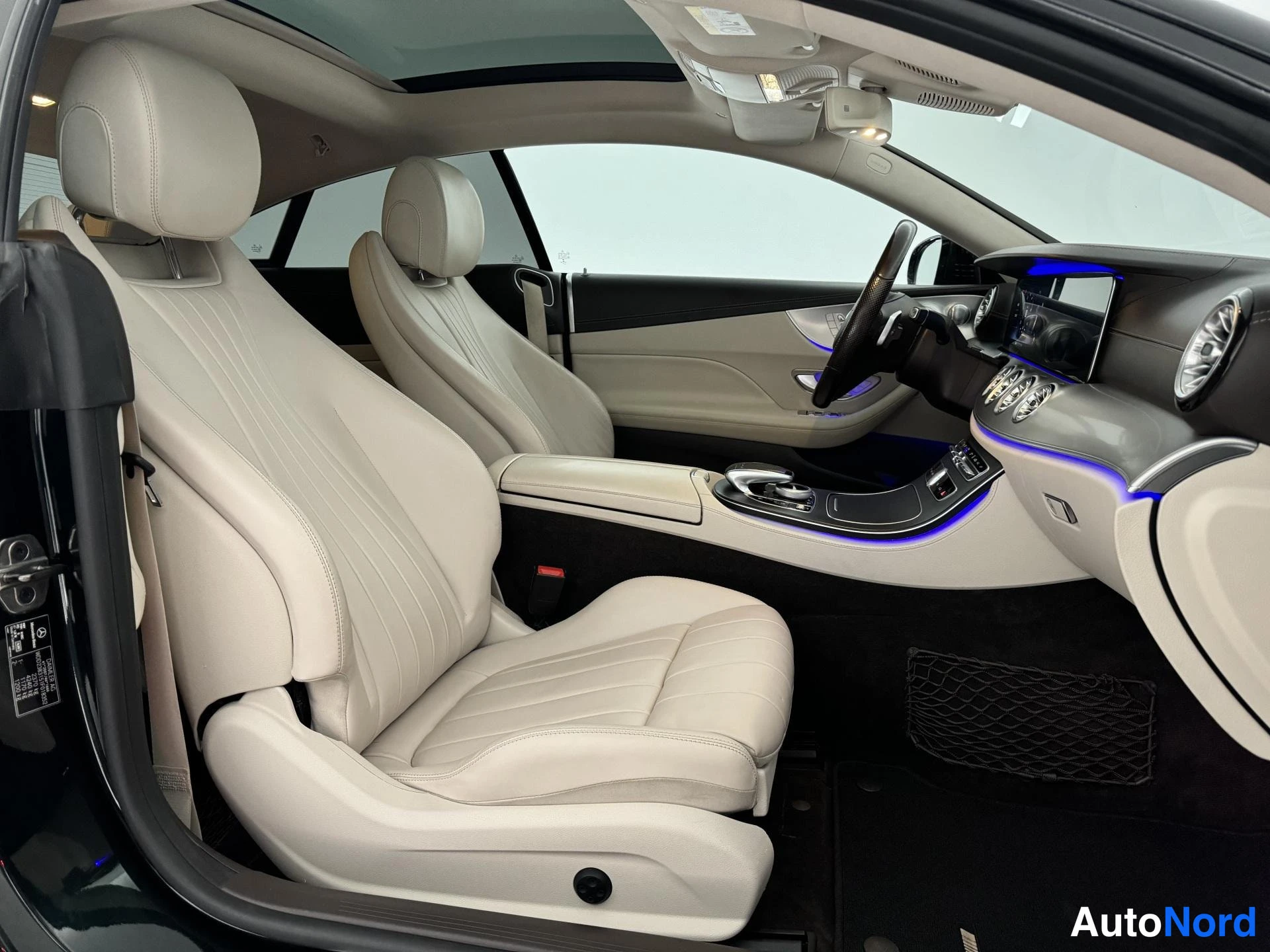 Vihreä Mercedes-Benz E 220 d 4MATIC 2017, etuistuimet, kuva 20