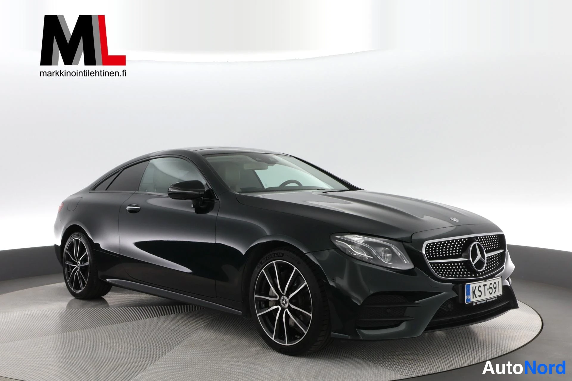 Vihreä Mercedes-Benz E 220 d 4MATIC 2017, etuviisto, keula oikealle, kuva 2