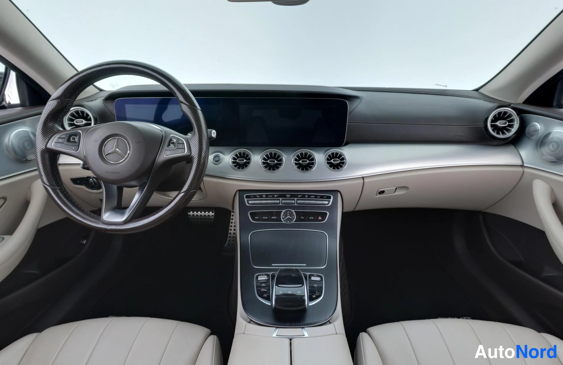 Vihreä Mercedes-Benz E 220 d 4MATIC 2017, ohjaamo, kuva 10