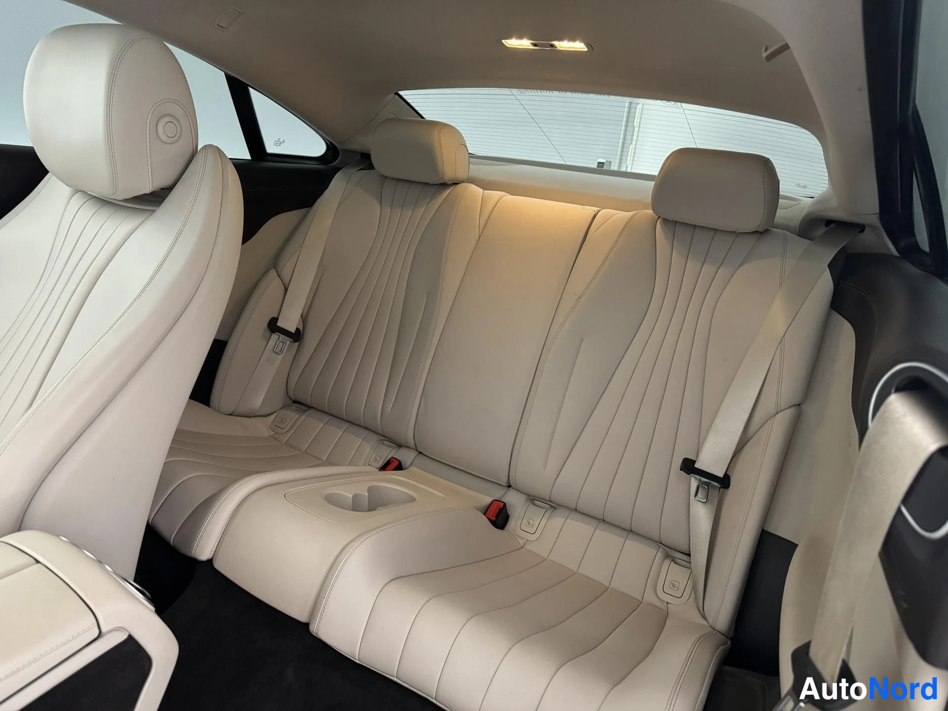 Vihreä Mercedes-Benz E 220 d 4MATIC 2017, takaistuimet, kuva 22