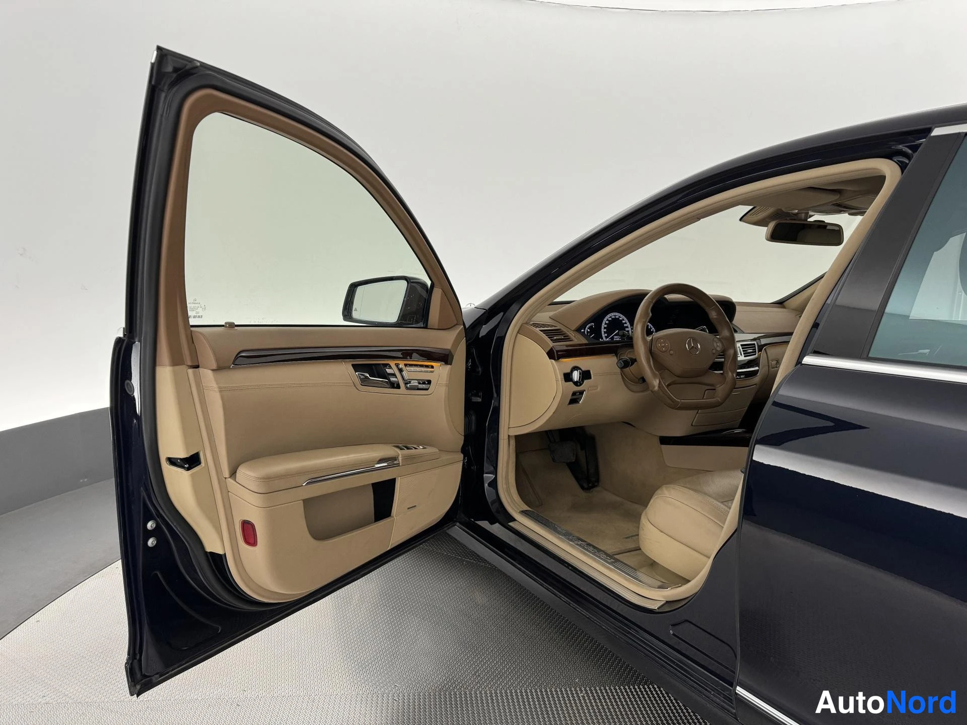 Sininen Mercedes-Benz S 350 BlueTEC 4MATIC 2011, ohjaamo, kuva 15