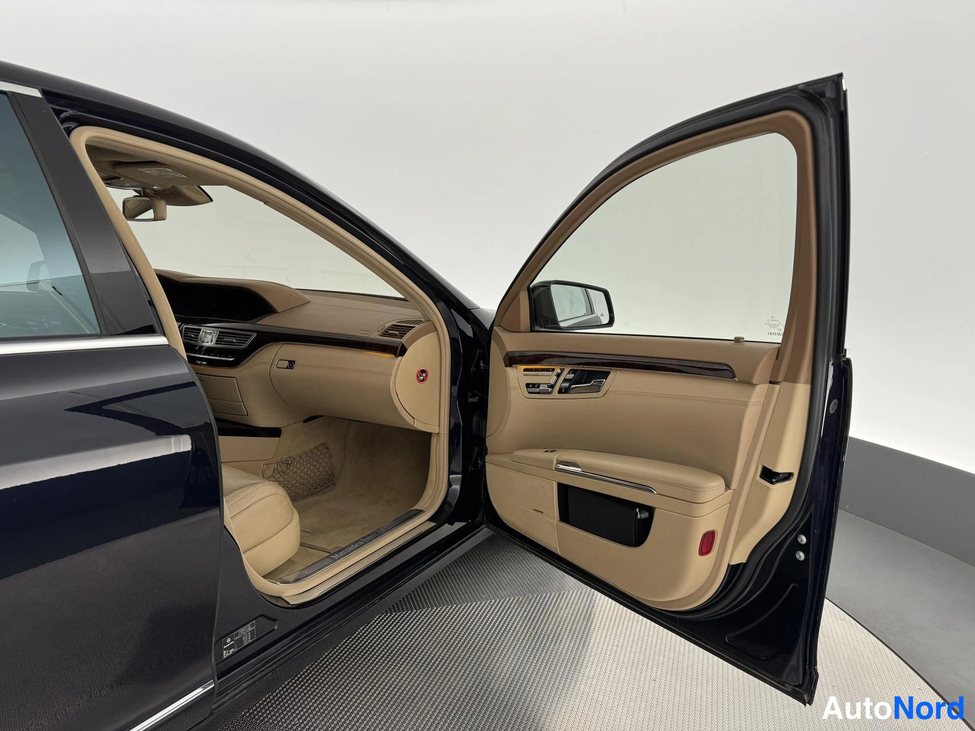 Sininen Mercedes-Benz S 350 BlueTEC 4MATIC 2011, ohjaamo, kuva 16