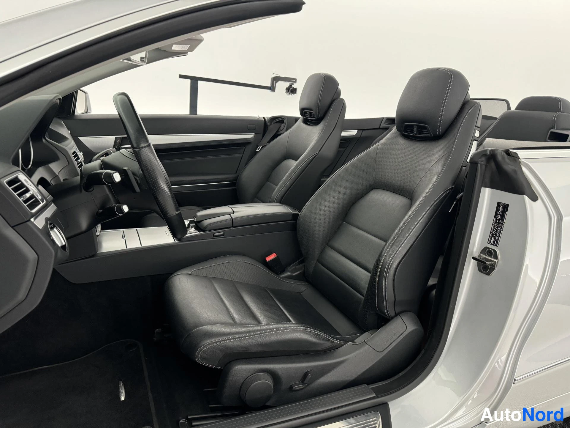 Harmaa Mercedes-Benz E 200 2013, etuistuimet, kuva 24