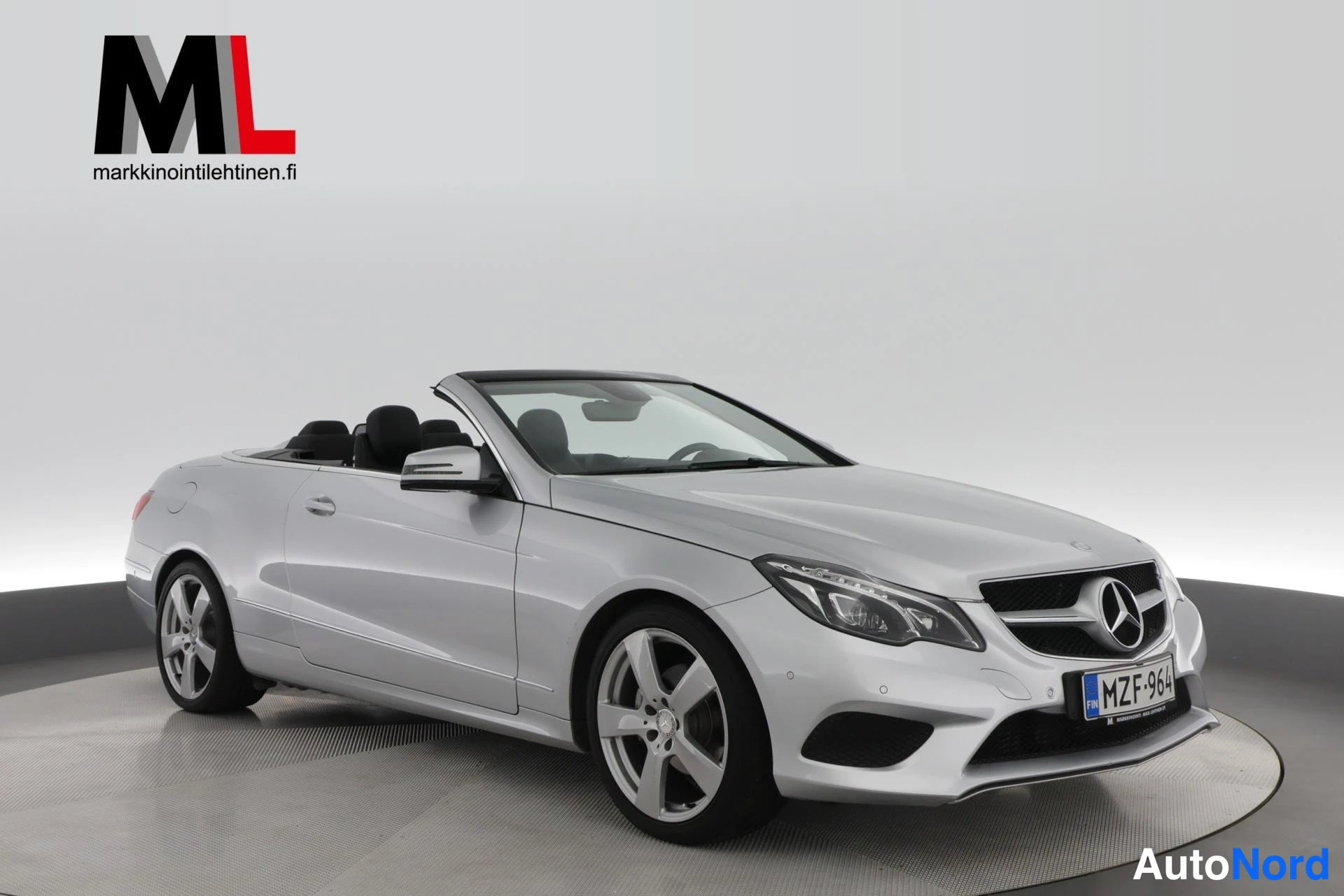 Harmaa Mercedes-Benz E 200 2013, etuviisto, keula oikealle, kuva 4
