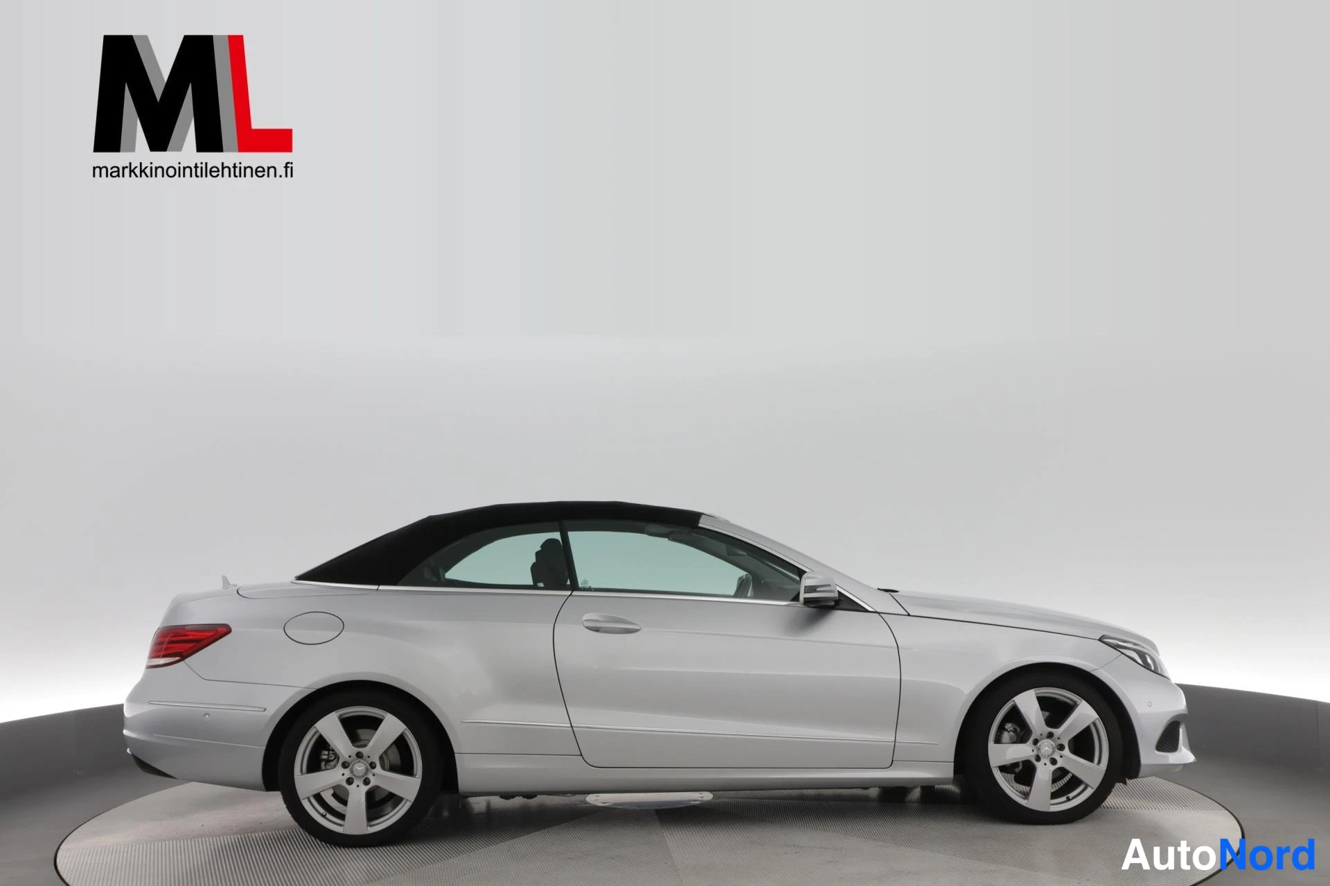 Harmaa Mercedes-Benz E 200 2013, etuviisto, keula oikealle, kuva 6