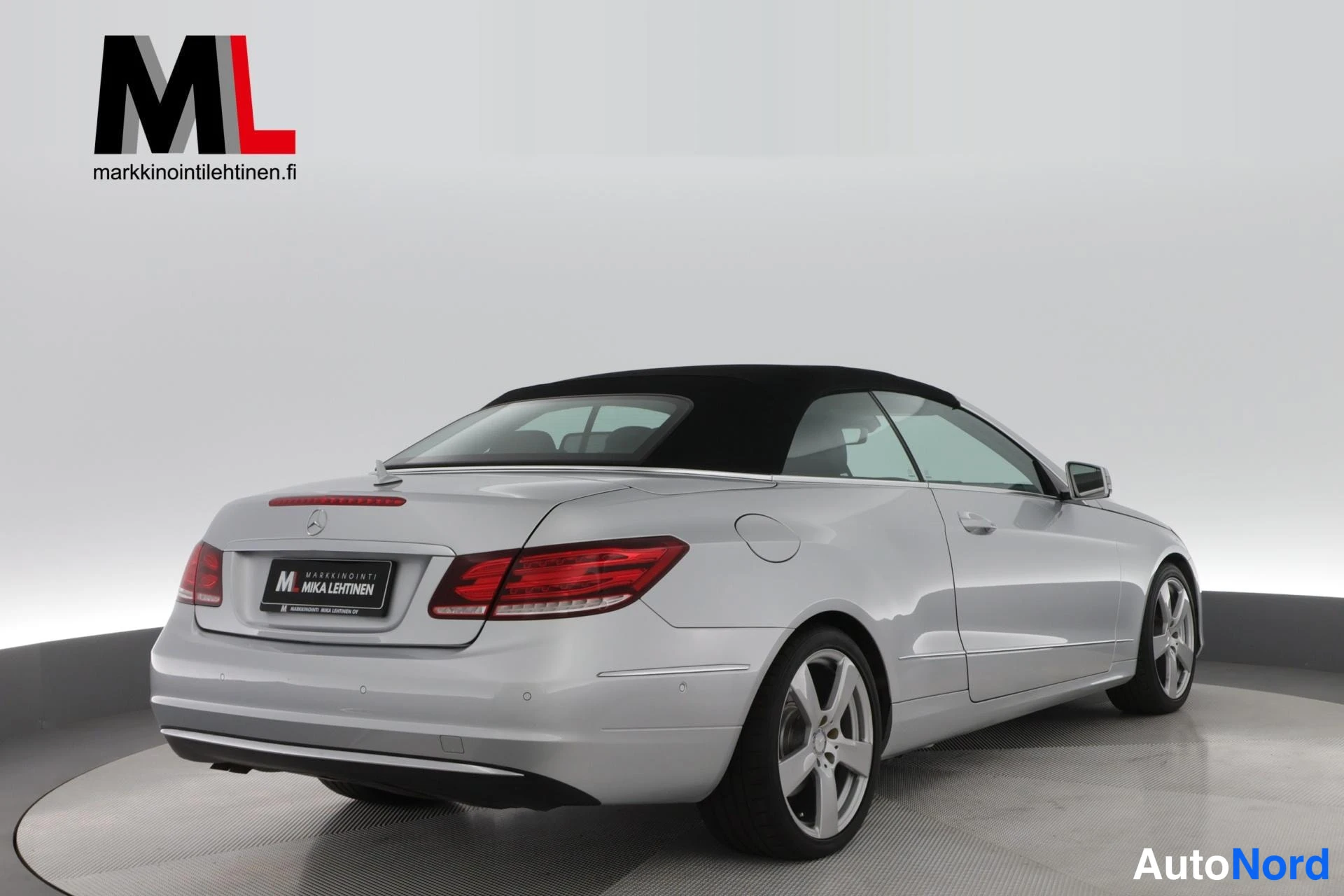 Harmaa Mercedes-Benz E 200 2013, takaviisto, kuva 13