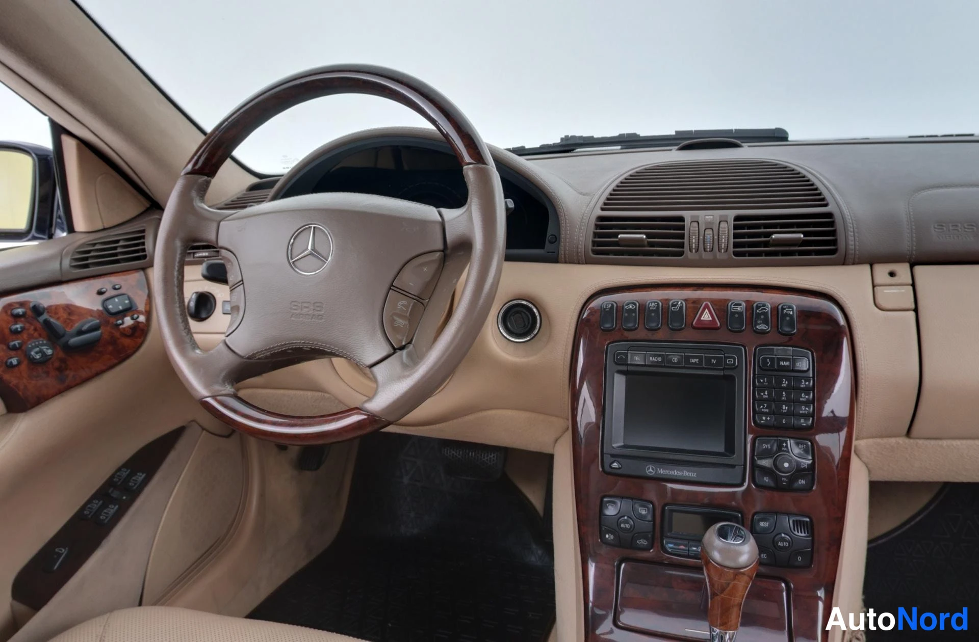 Sininen Mercedes-Benz CL 500 2001, ohjaamo, kuva 13
