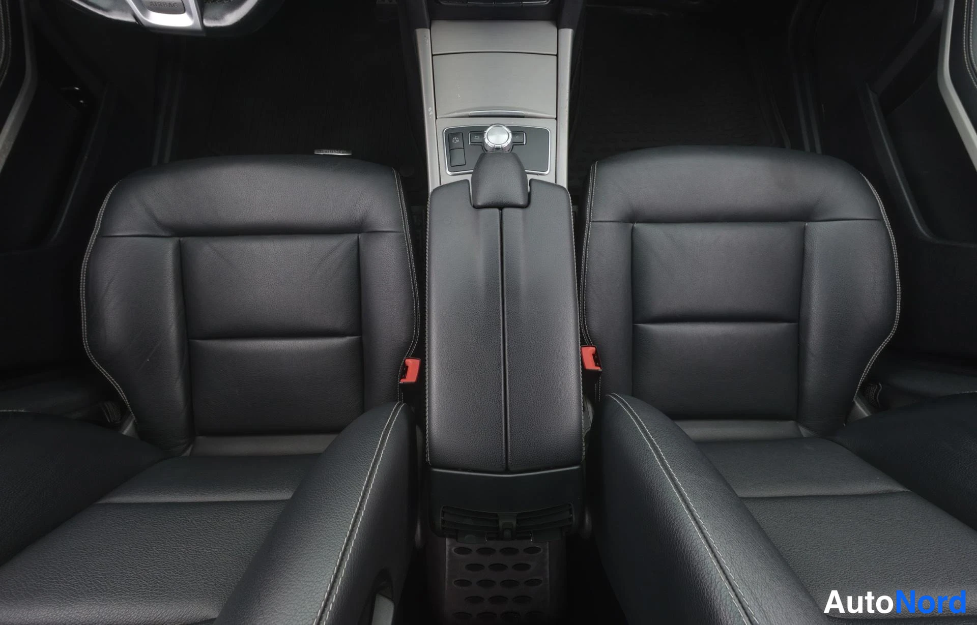 Musta Mercedes-Benz E 300 BlueTEC 2013, etuistuimet, kuva 16