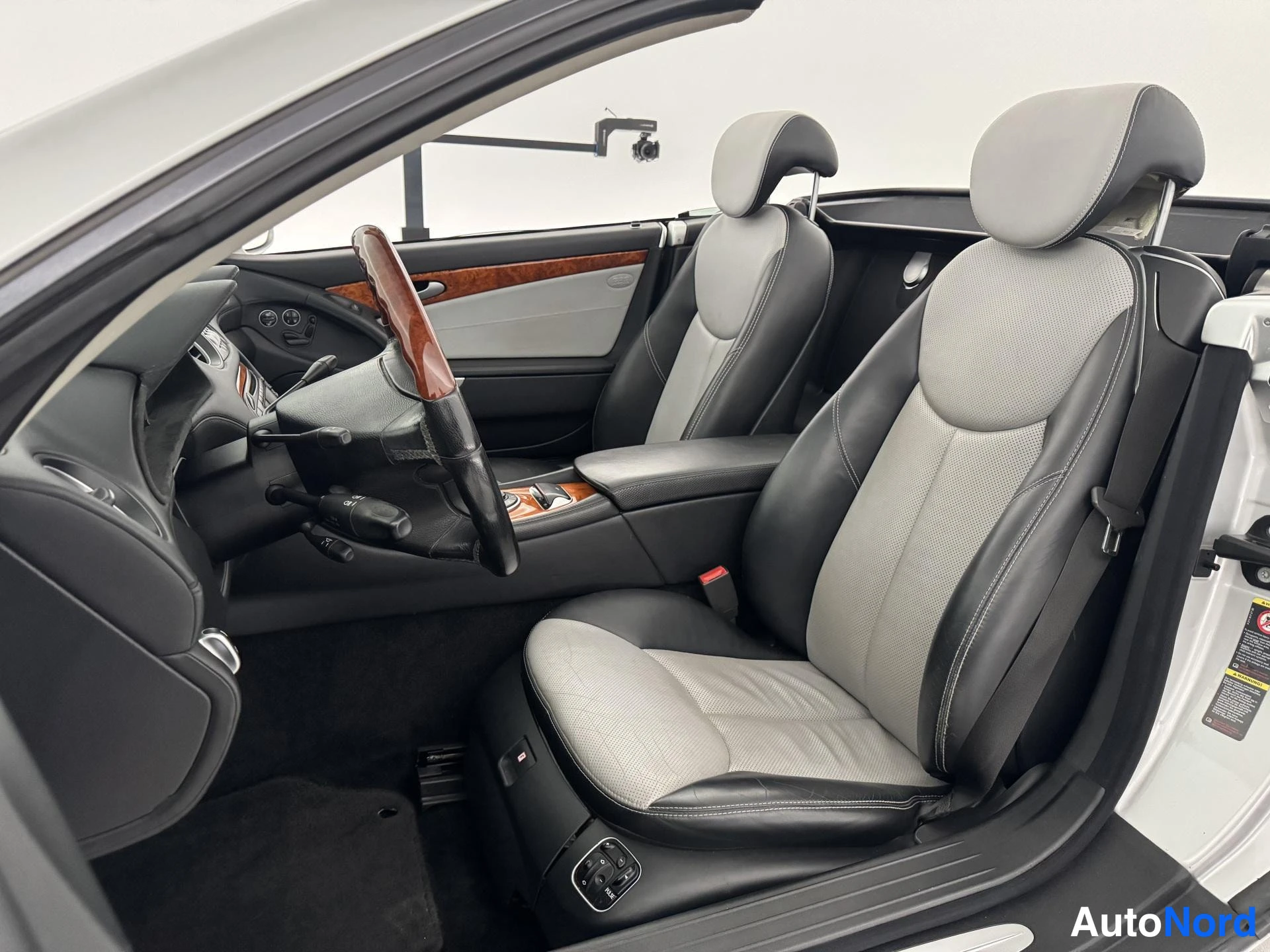 Hopea Mercedes-Benz SL 500 2002, etuistuimet, kuva 21