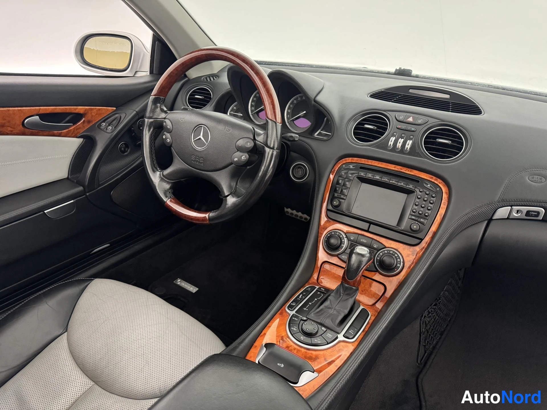 Hopea Mercedes-Benz SL 500 2002, ohjaamo, kuva 16
