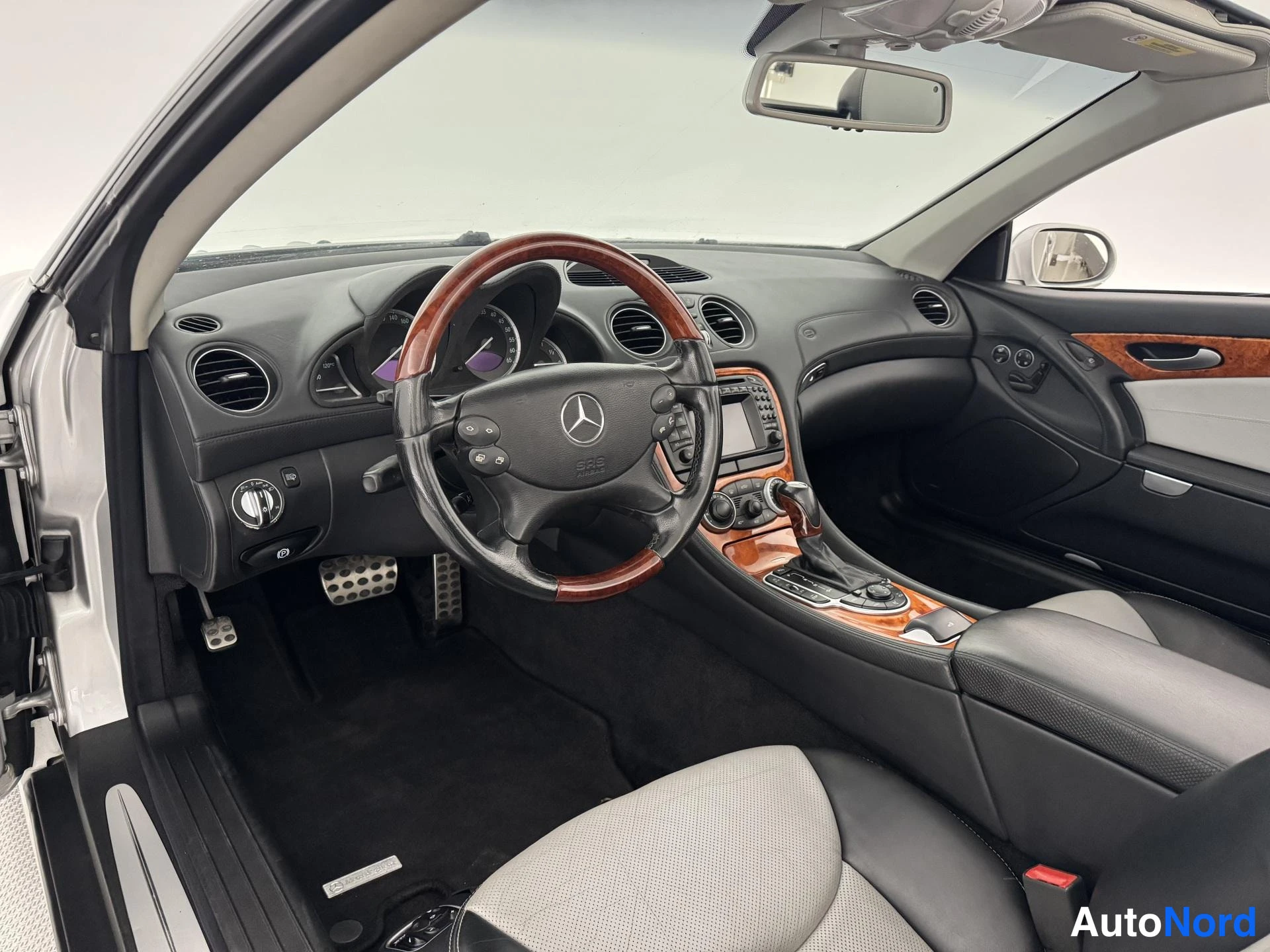 Hopea Mercedes-Benz SL 500 2002, ohjaamo, kuva 14